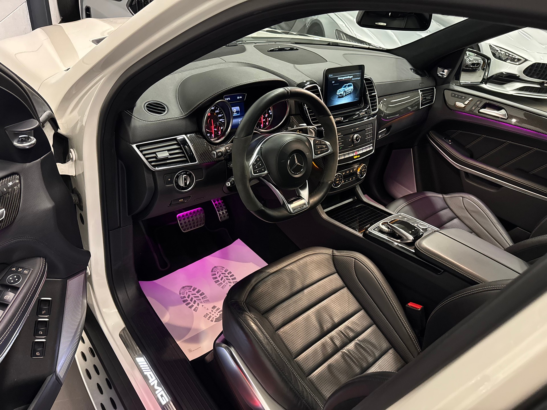 MERCEDES-BENZ GLS 63 AMG 4Matic Speedshift Plus 7G-Tronic-image-15
