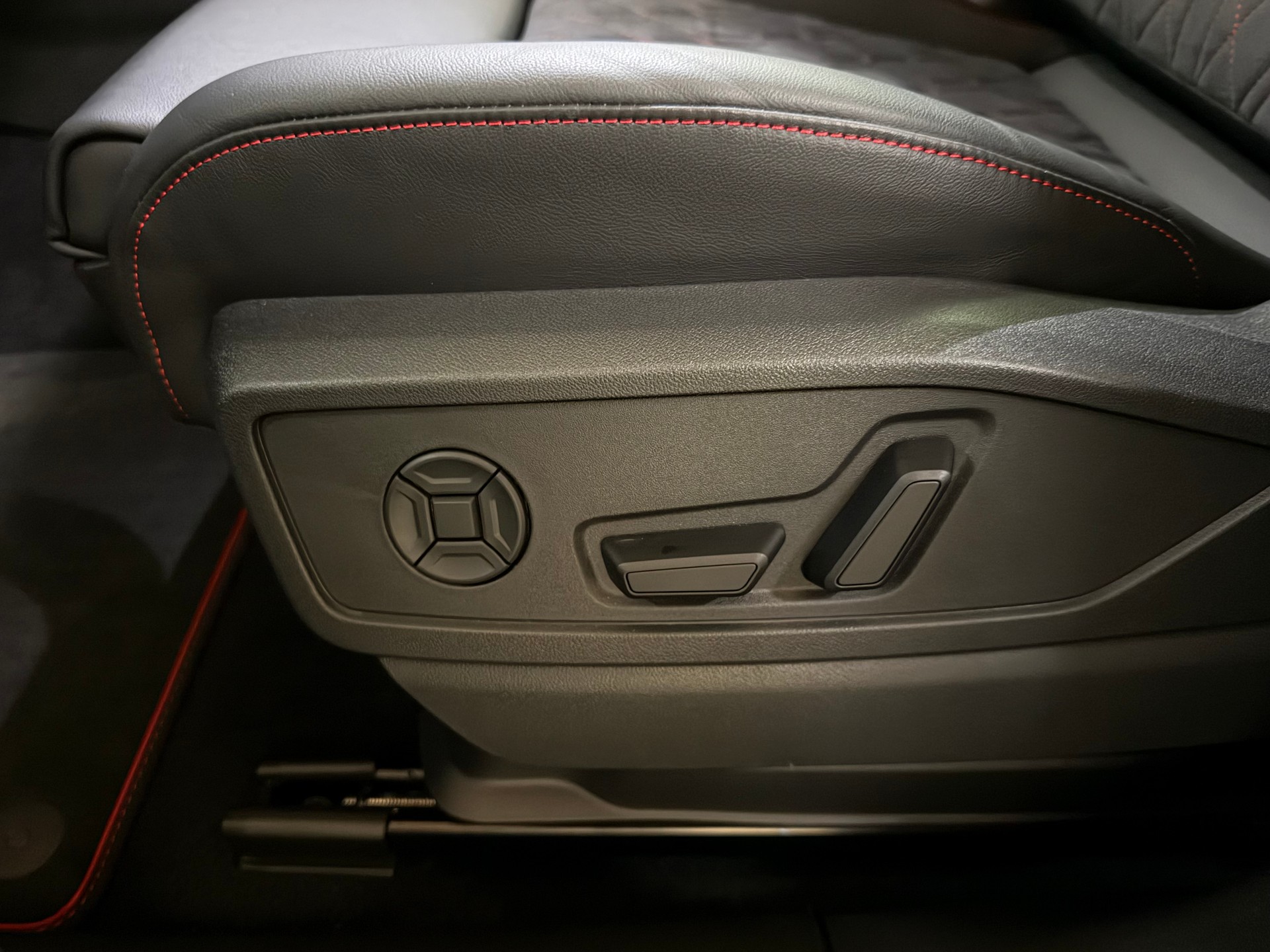 AUDI SQ5 TFSI quattro S-tronic-image-29
