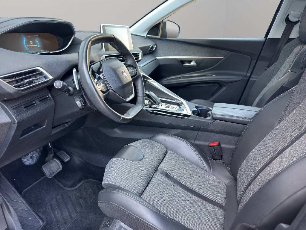 PEUGEOT 3008 1.2 PureTech Allure-image-8