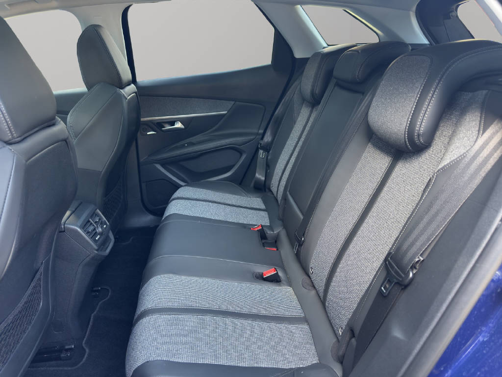 PEUGEOT 3008 1.2 PureTech Allure-image-12