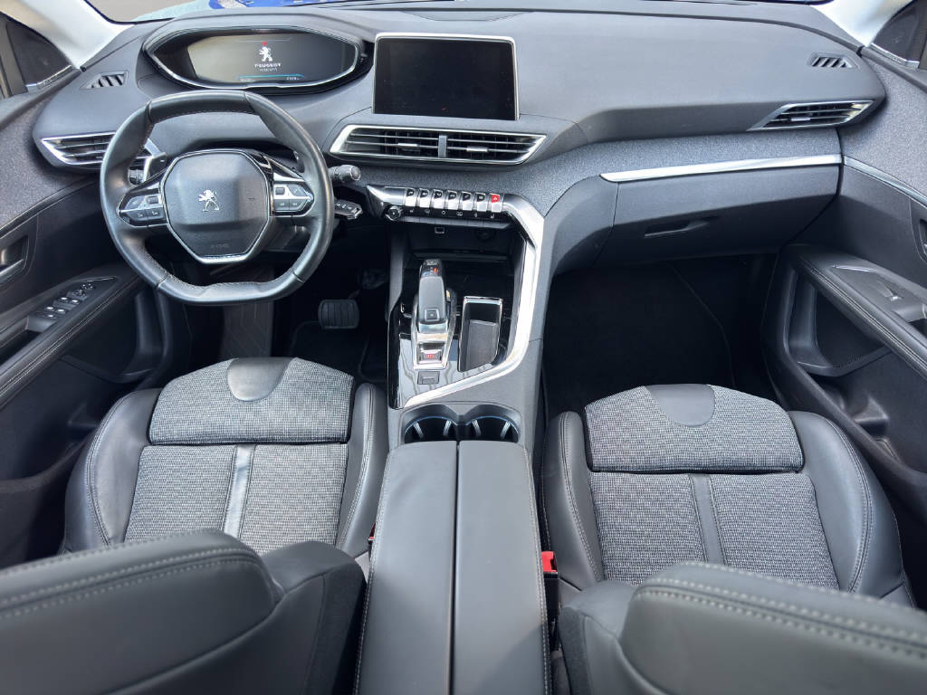 PEUGEOT 3008 1.2 PureTech Allure-image-9