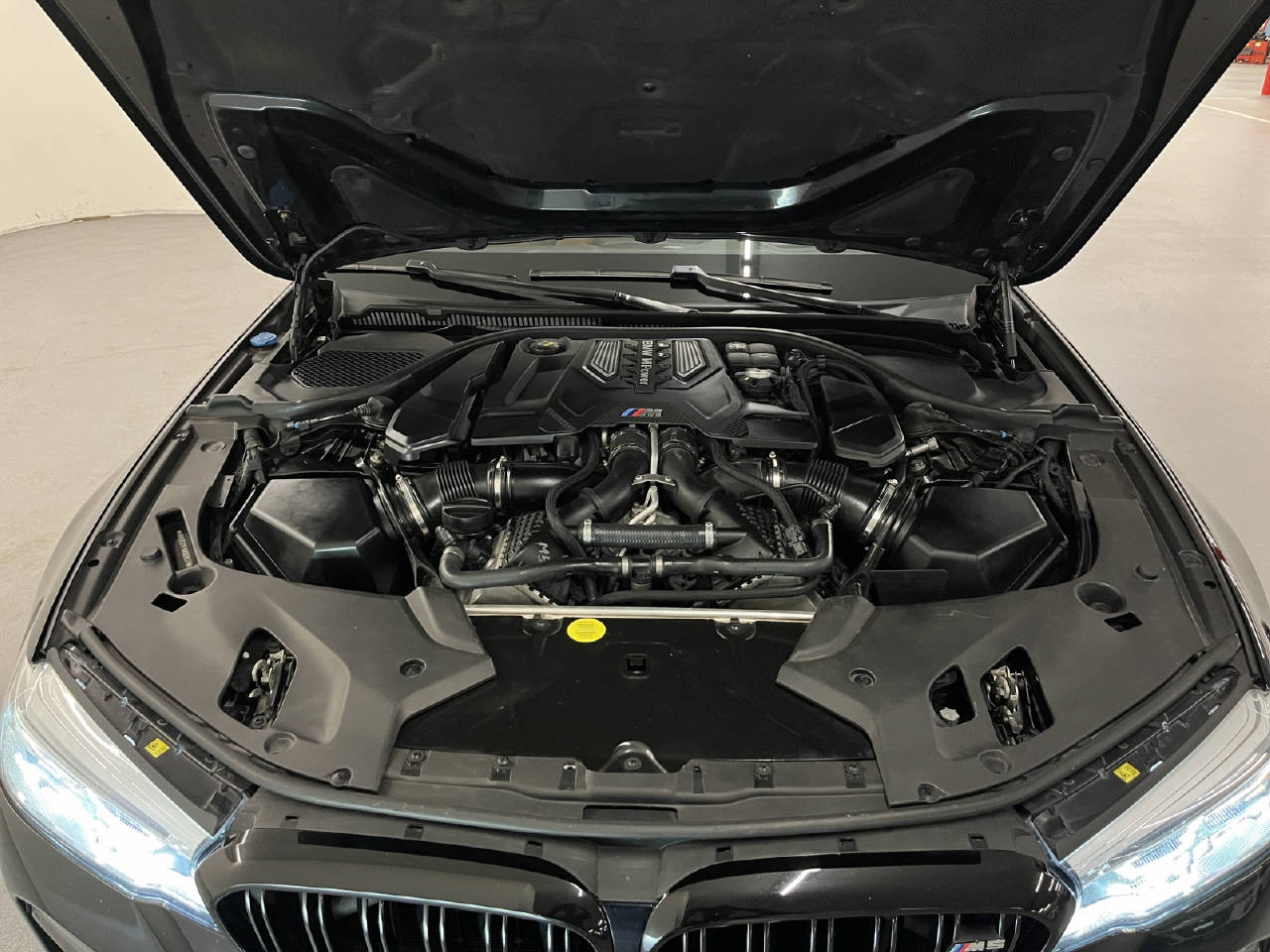BMW M5 Competition xDrive-image-15