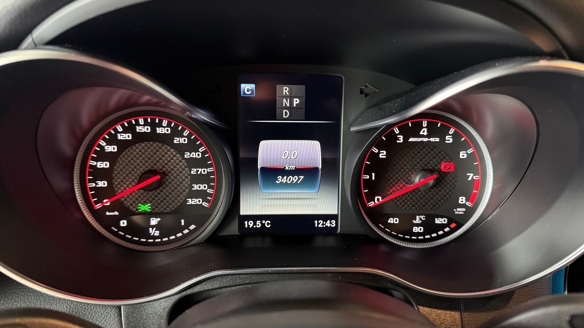 MERCEDES-BENZ GLC 63 S AMG 4Matic+ 9G-Tronic-image-15