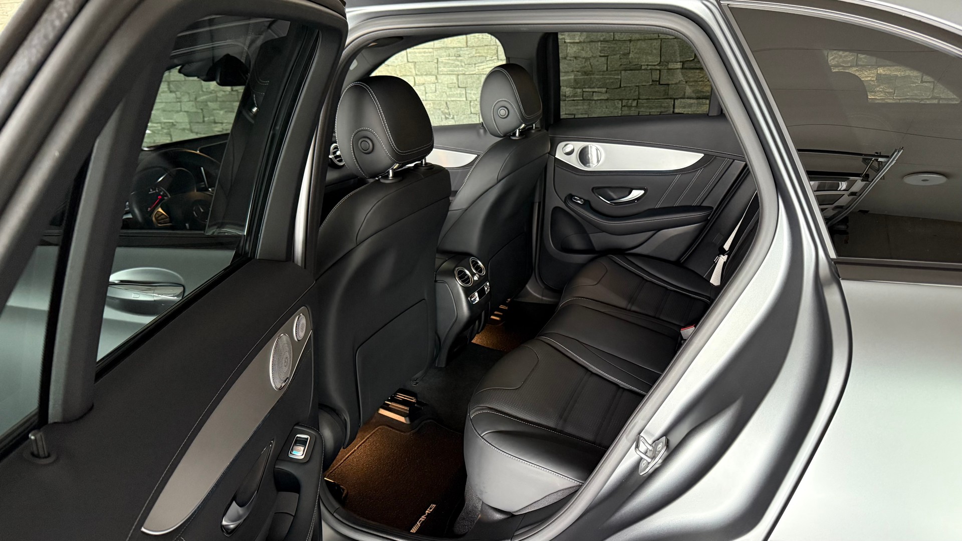 MERCEDES-BENZ GLC 63 S AMG 4Matic+ 9G-Tronic-image-17