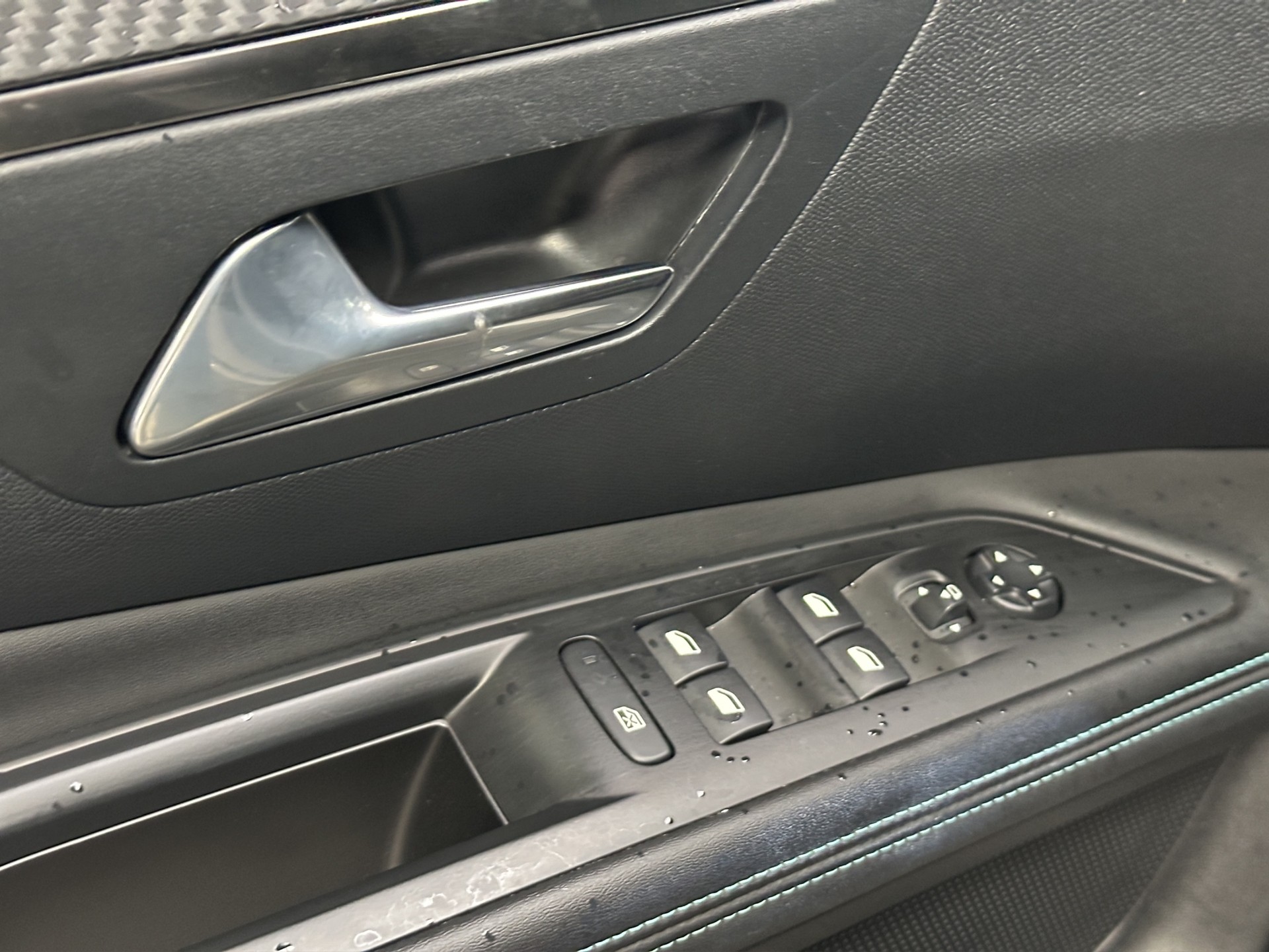 PEUGEOT 3008 180e Hybrid2 Allure Pack EAT8-image-8