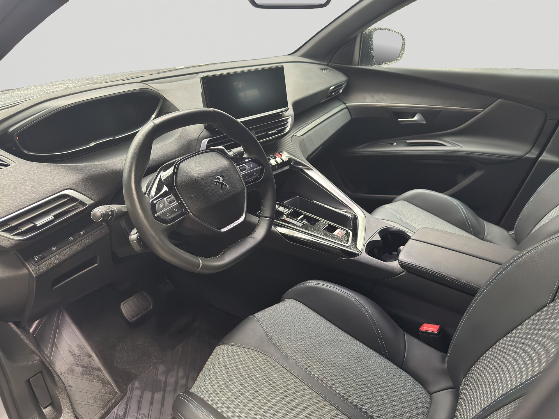 PEUGEOT 3008 180e Hybrid2 Allure Pack EAT8-image-6
