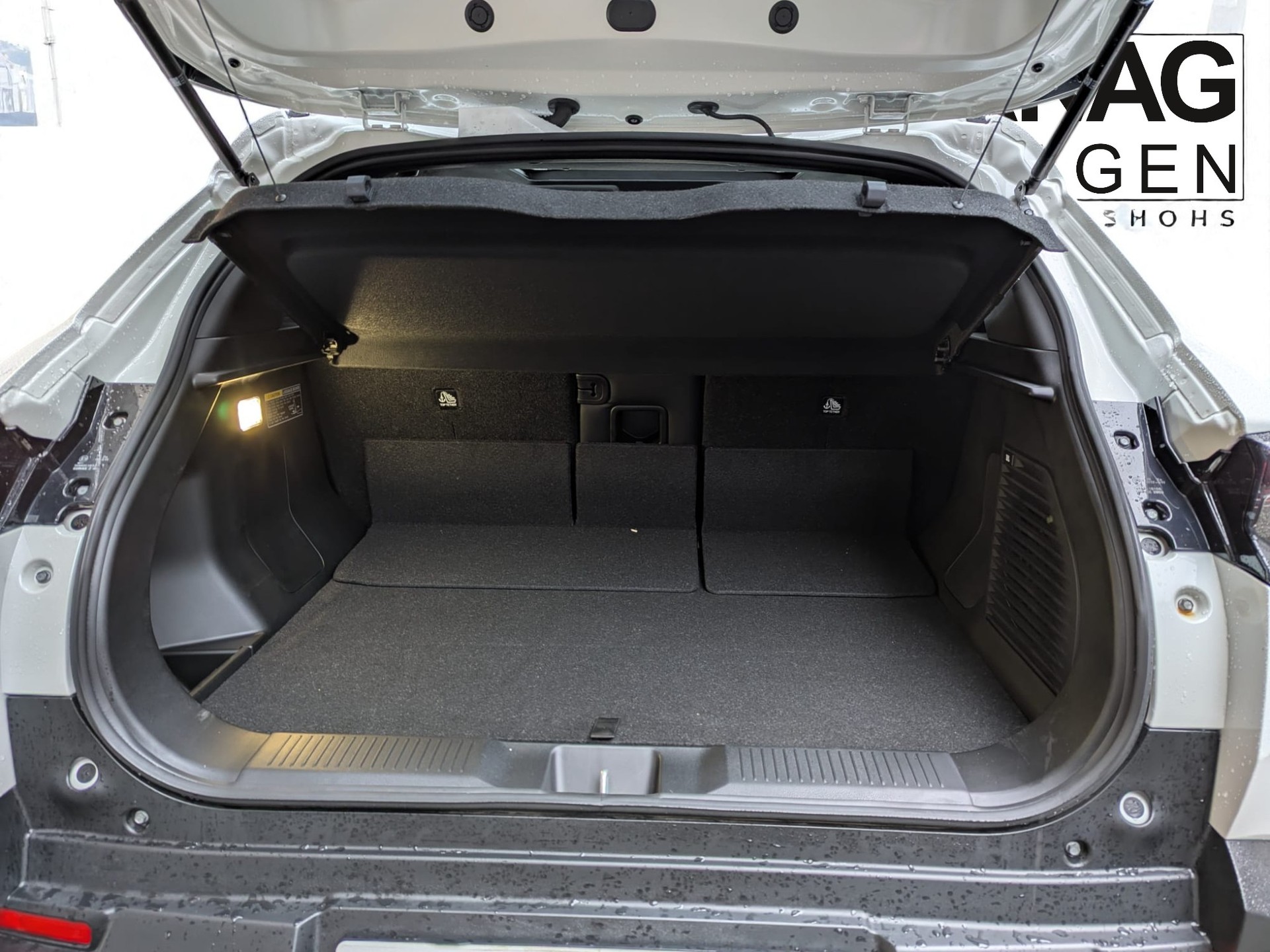 TOYOTA Urban Cruiser 61 kWh Premium AWD-image-9