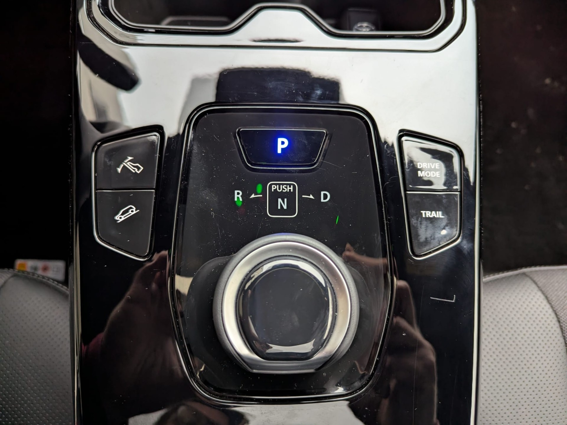 TOYOTA Urban Cruiser 61 kWh Premium AWD-image-11