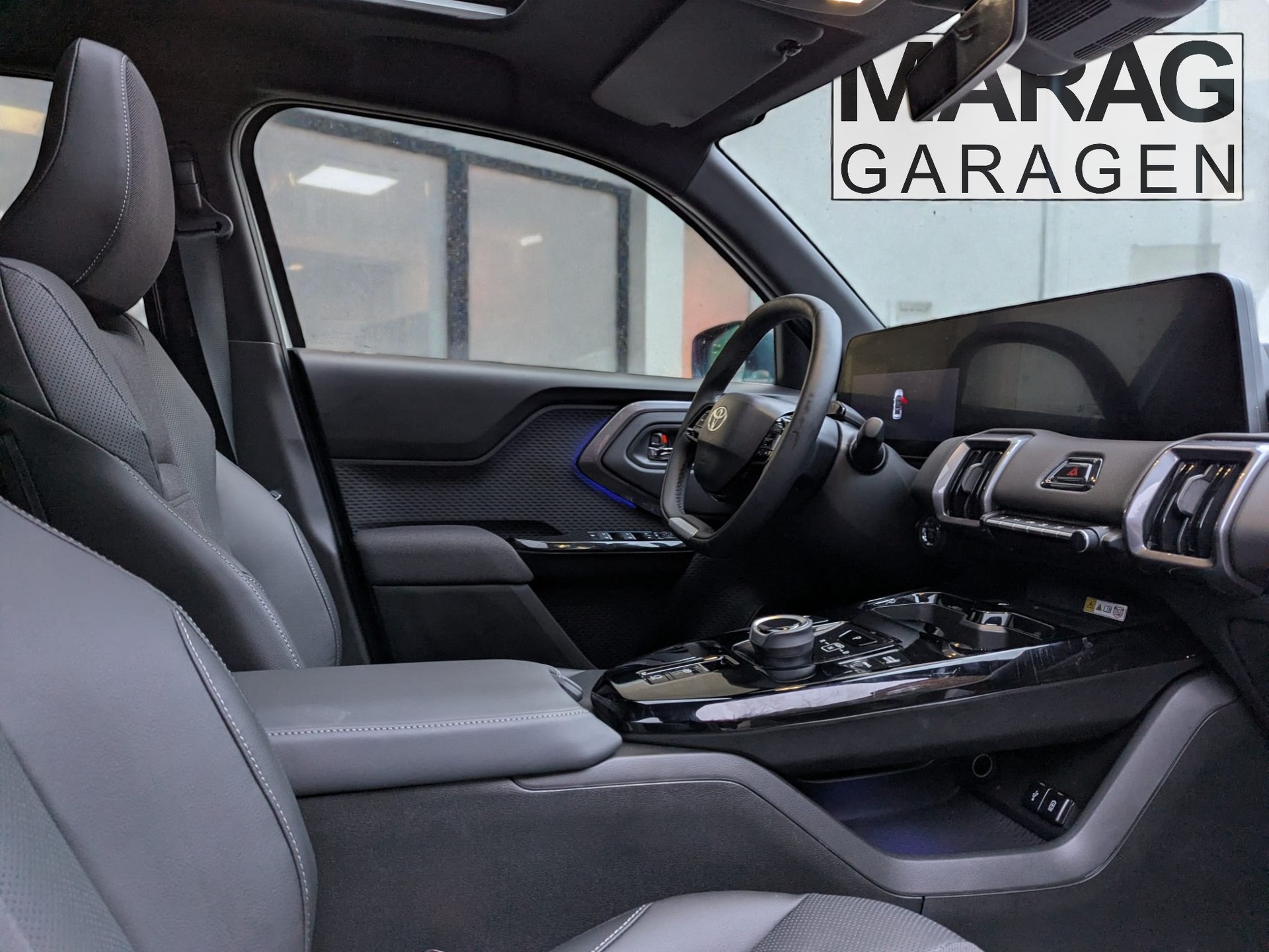 TOYOTA Urban Cruiser 61 kWh Premium AWD-image-7