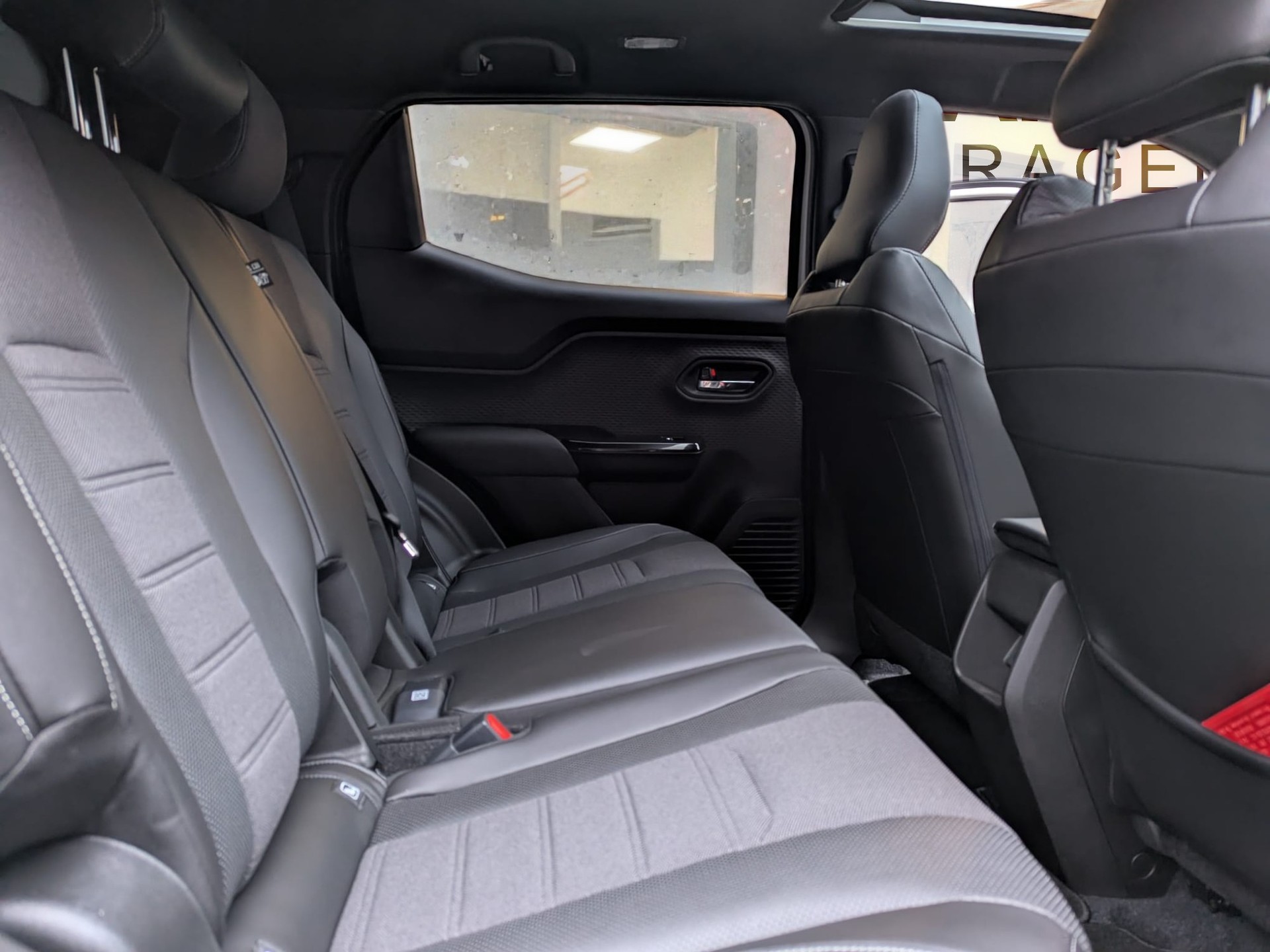 TOYOTA Urban Cruiser 61 kWh Premium AWD-image-10