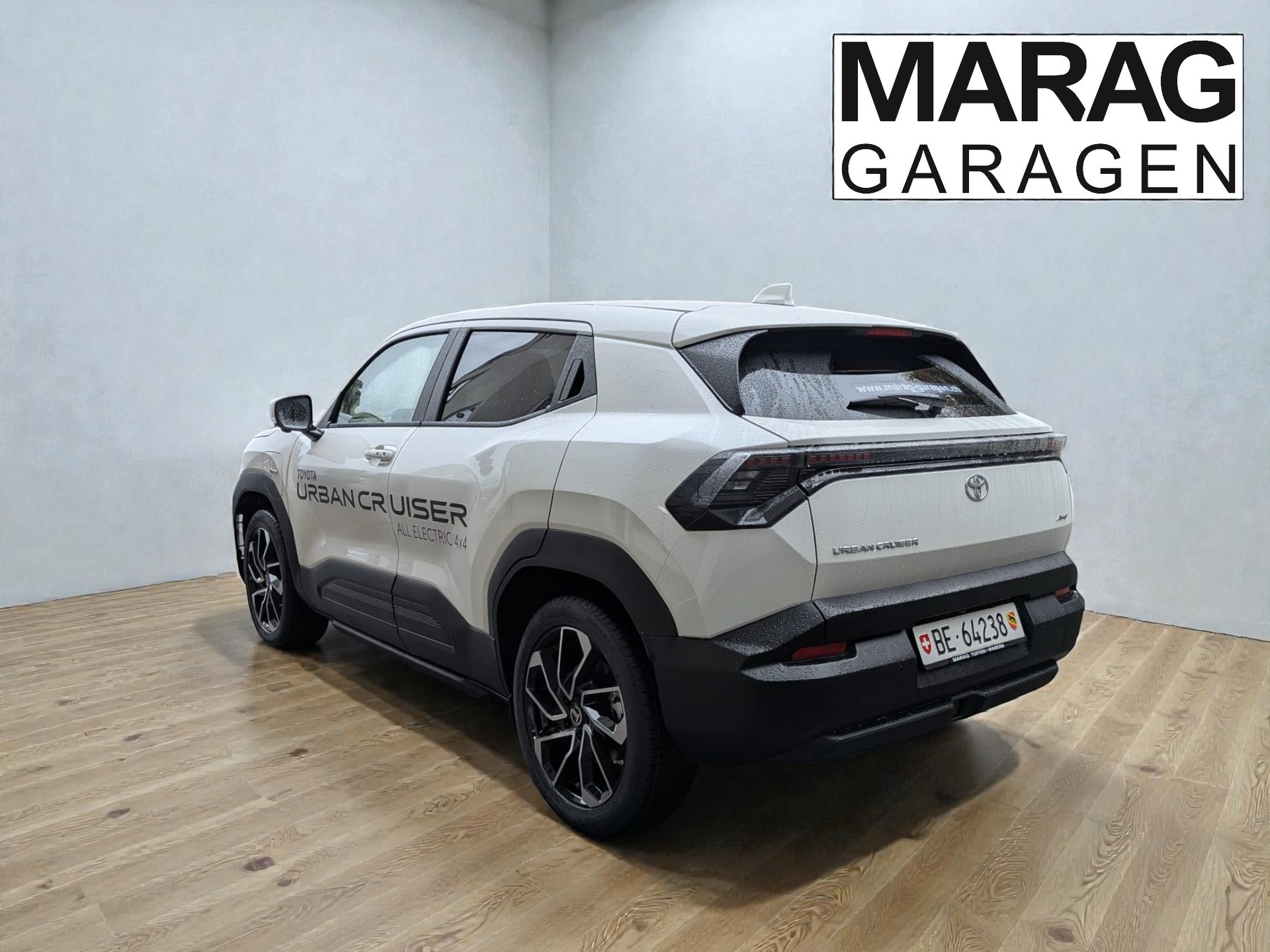 TOYOTA Urban Cruiser 61 kWh Premium AWD-image-3