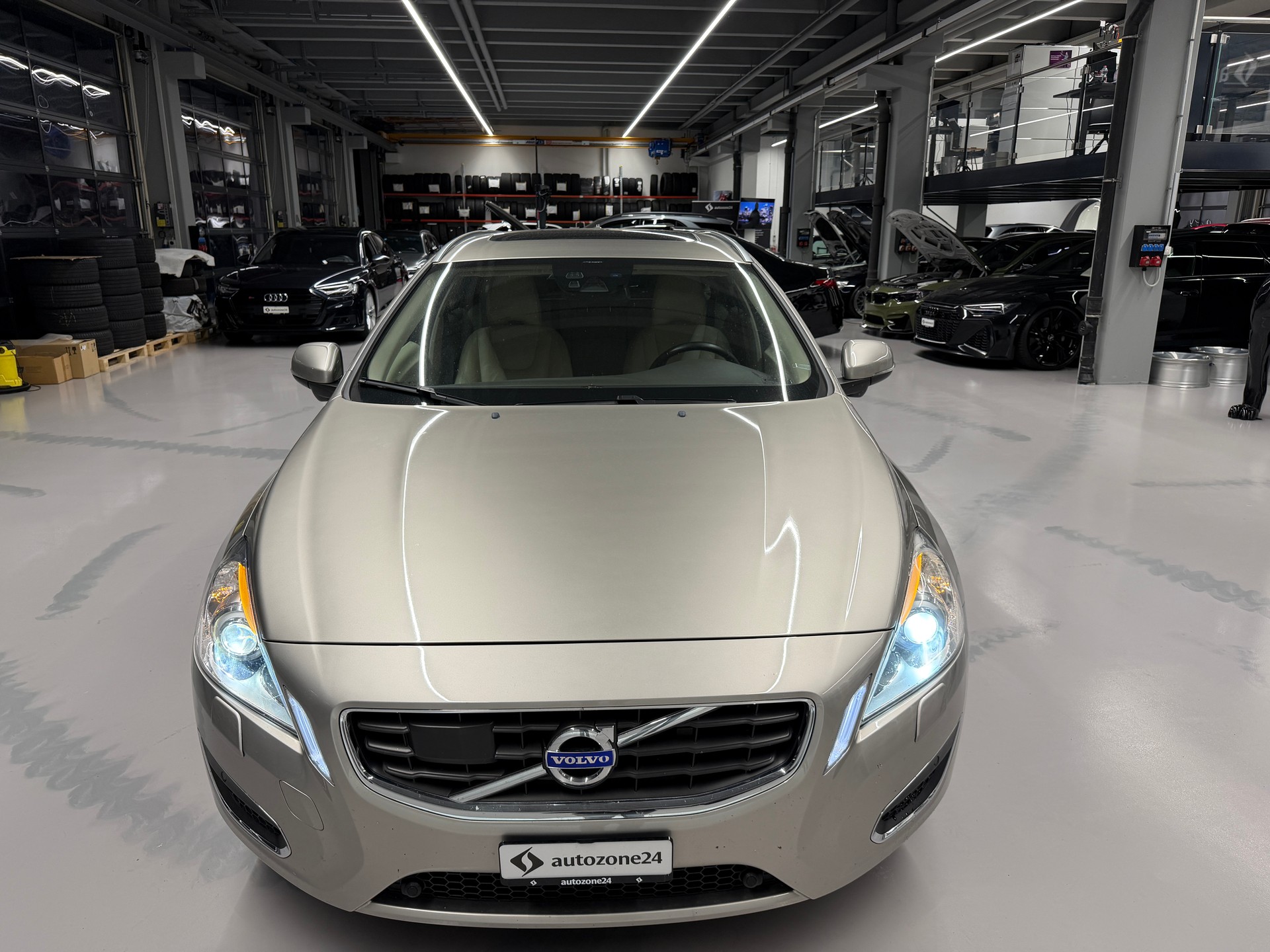 VOLVO V60 2.0 T5 Summum *CH-Auto*ACC*Rückfahrkamera*Schiebedach*Frisch ab MFK*Garantie*-image-10