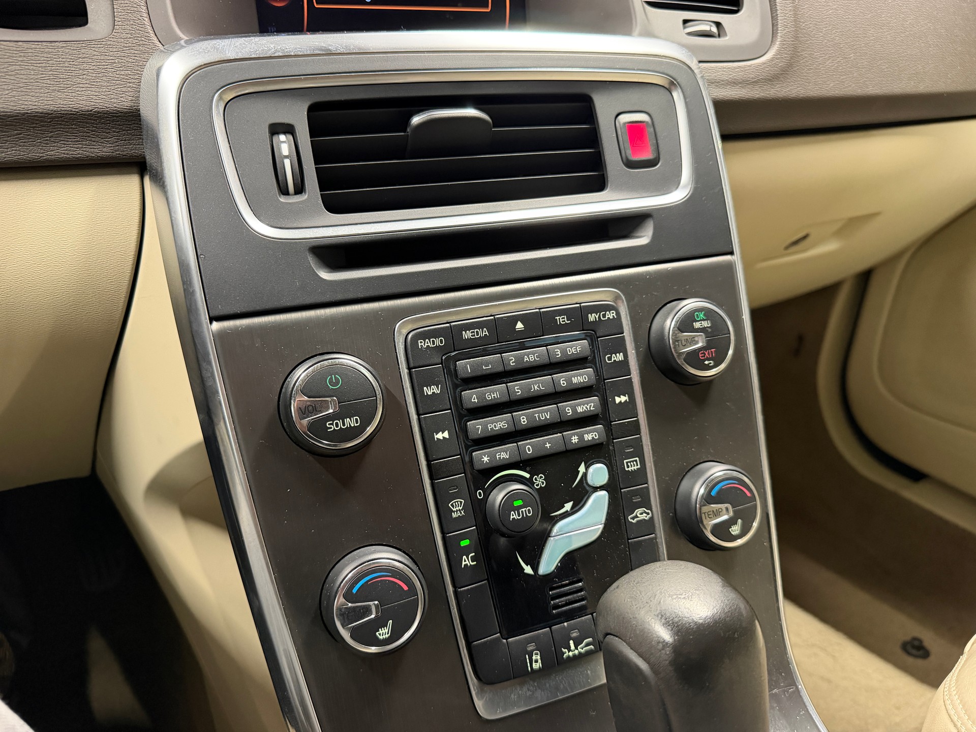 VOLVO V60 2.0 T5 Summum *CH-Auto*ACC*Rückfahrkamera*Schiebedach*Frisch ab MFK*Garantie*-image-19