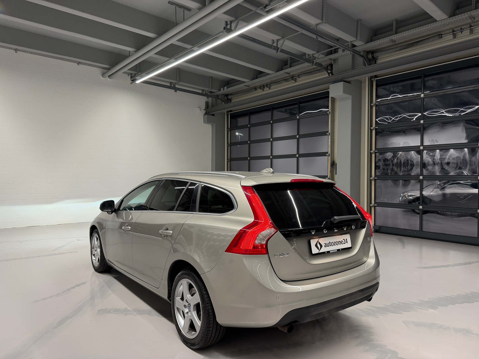 VOLVO V60 2.0 T5 Summum *CH-Auto*ACC*Rückfahrkamera*Schiebedach*Frisch ab MFK*Garantie*-image-6