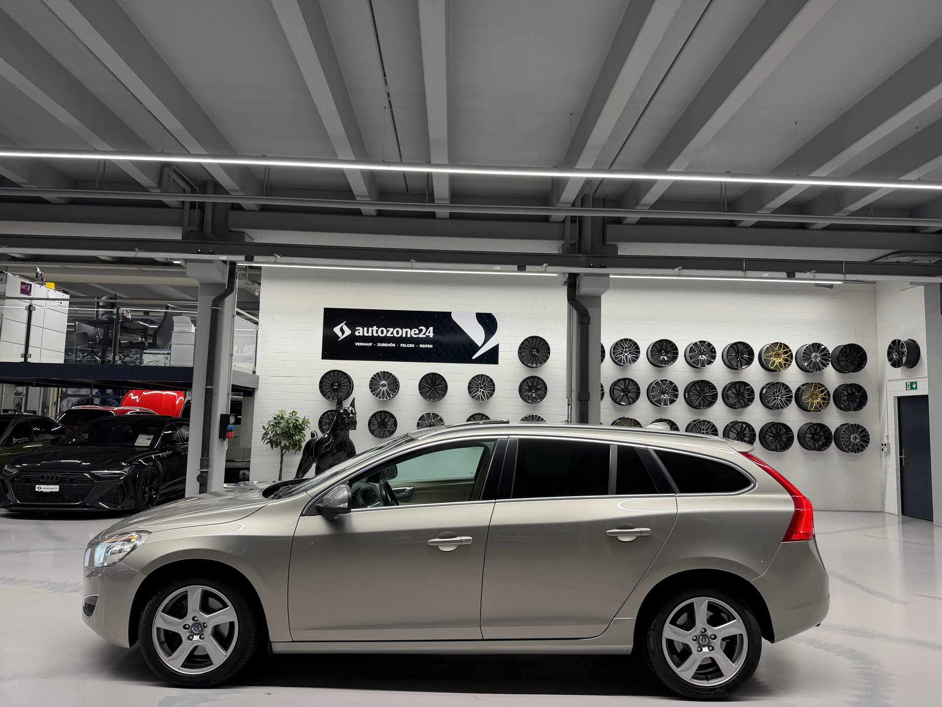 VOLVO V60 2.0 T5 Summum *CH-Auto*ACC*Rückfahrkamera*Schiebedach*Frisch ab MFK*Garantie*-image-4