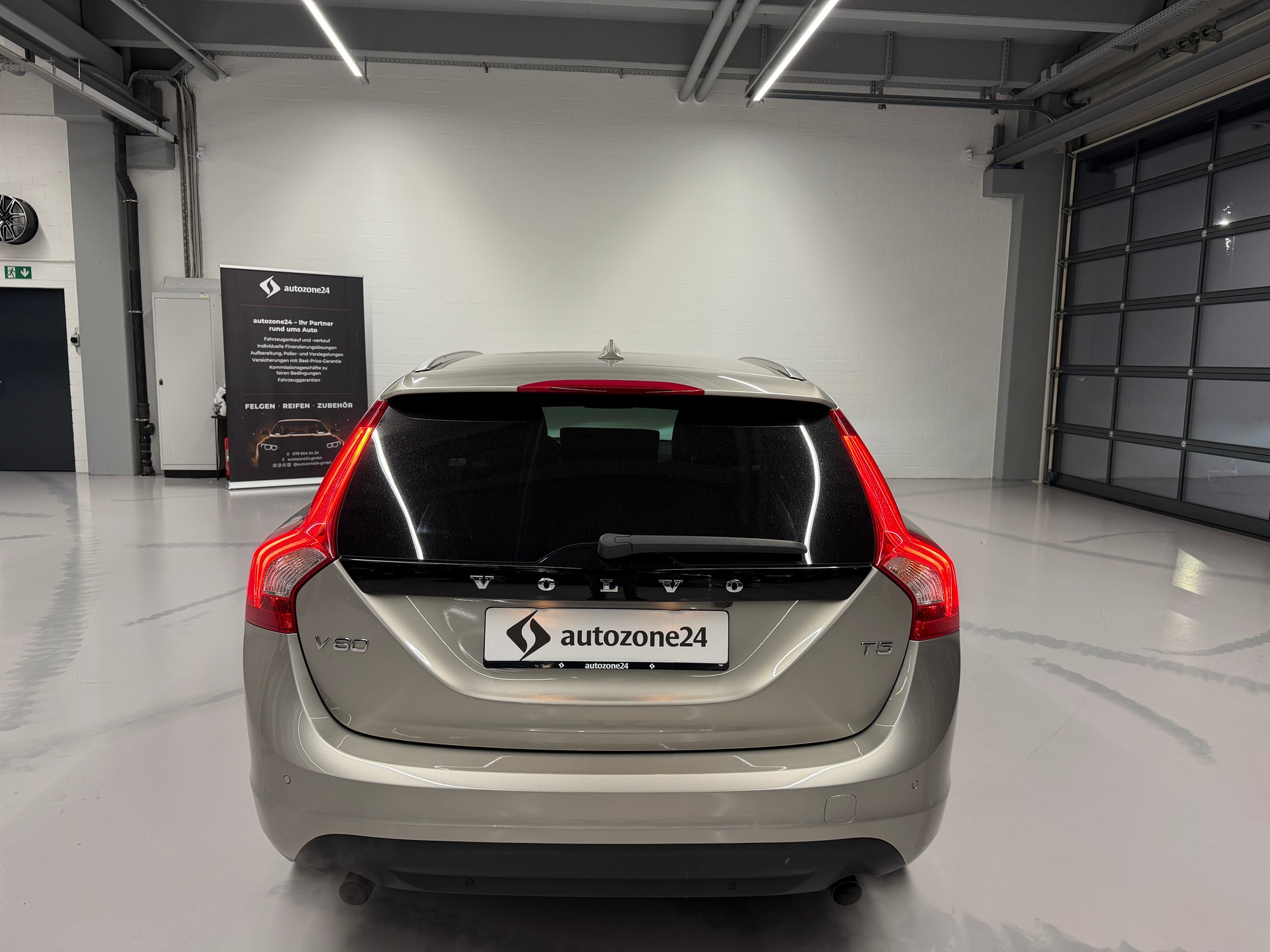 VOLVO V60 2.0 T5 Summum *CH-Auto*ACC*Rückfahrkamera*Schiebedach*Frisch ab MFK*Garantie*-image-9