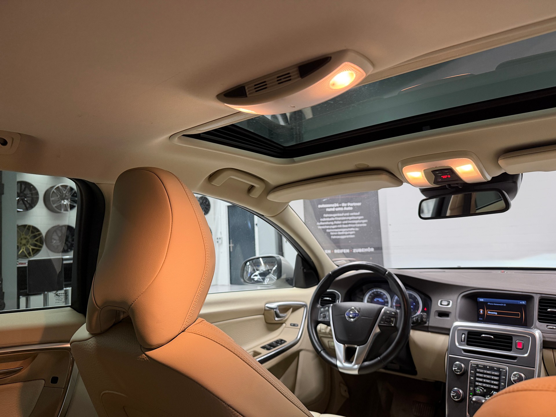 VOLVO V60 2.0 T5 Summum *CH-Auto*ACC*Rückfahrkamera*Schiebedach*Frisch ab MFK*Garantie*-image-17