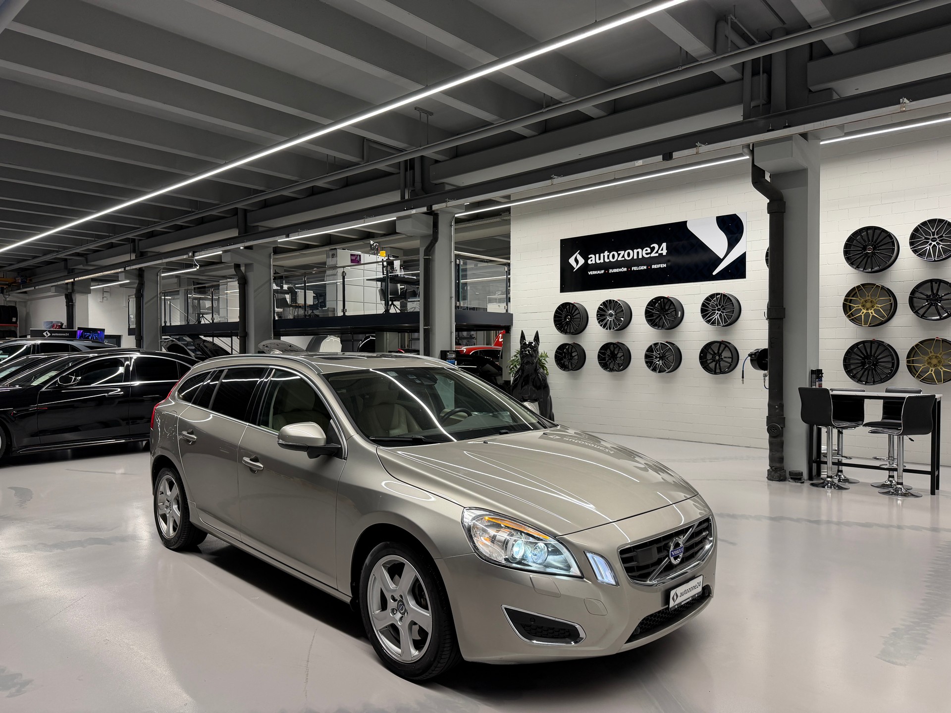 VOLVO V60 2.0 T5 Summum *CH-Auto*ACC*Rückfahrkamera*Schiebedach*Frisch ab MFK*Garantie*-image-5