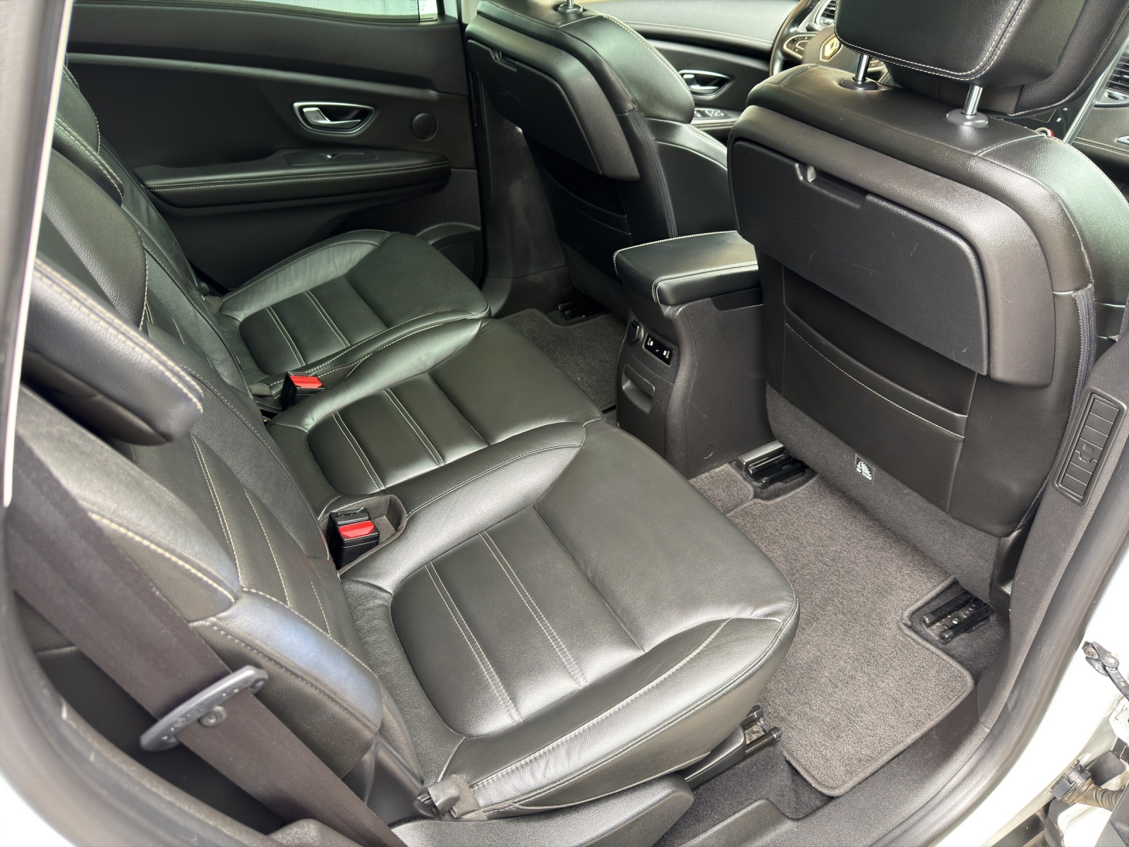 RENAULT Scénic 1.6 dCi Bose EDC-image-12
