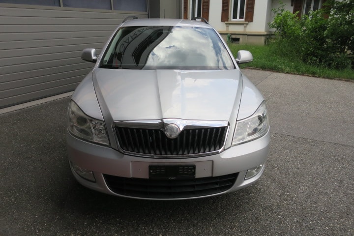 SKODA Octavia Combi 1.8 TSI 50Years 4x4-image-1