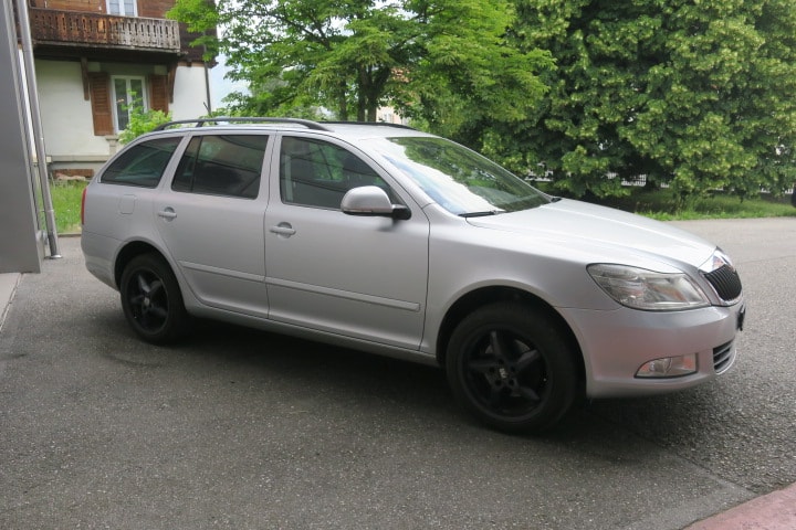 SKODA Octavia Combi 1.8 TSI 50Years 4x4-image-2