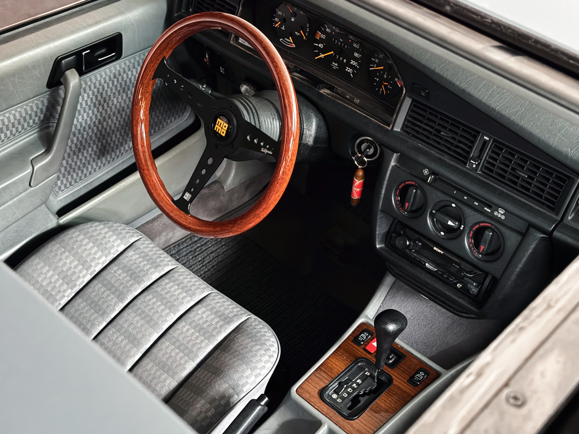 MERCEDES-BENZ 190 E 2.0-image-21
