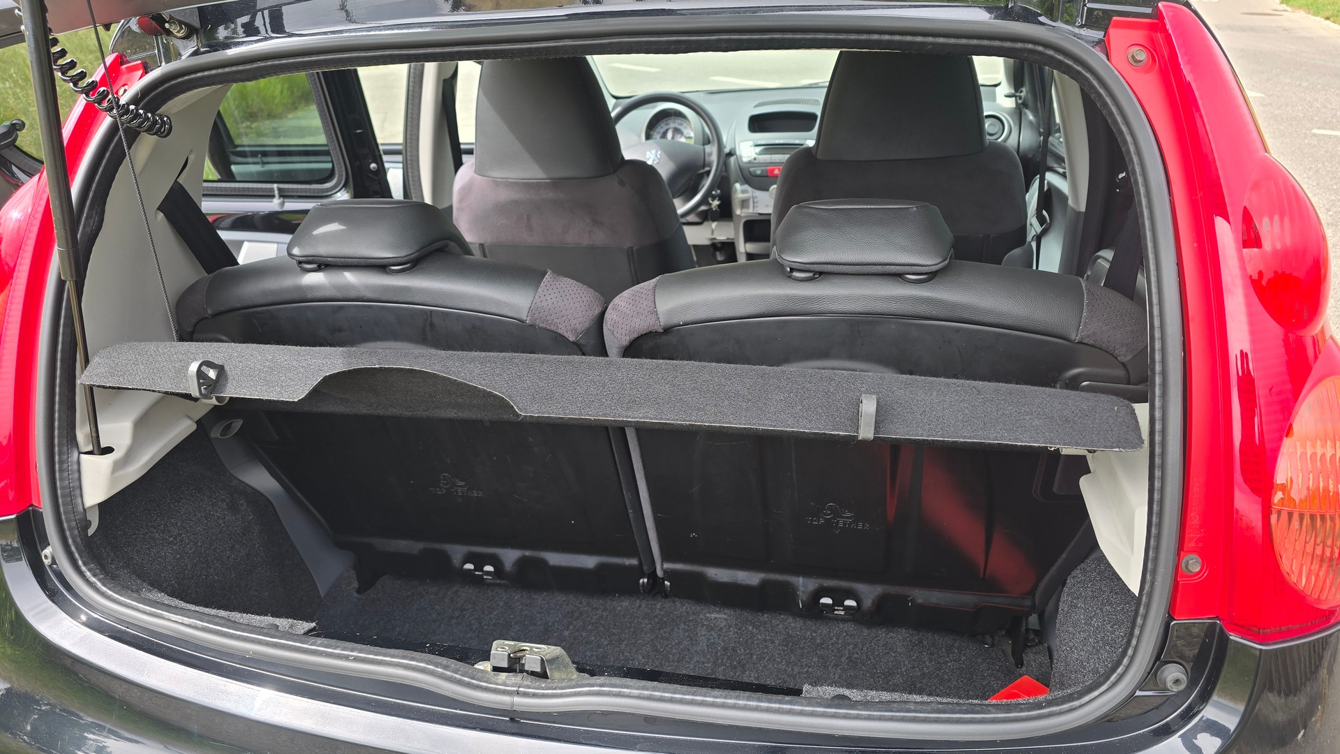 PEUGEOT 107 1.0 Black&Silver Edition 2-Tronic-image-11