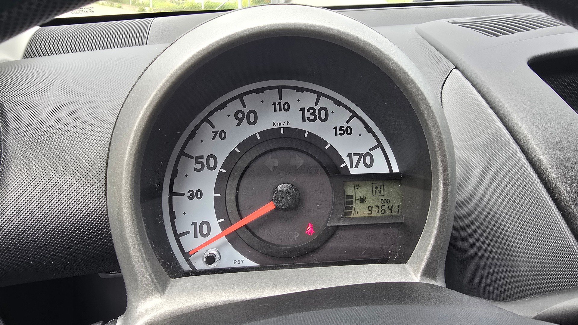 PEUGEOT 107 1.0 Black&Silver Edition 2-Tronic-image-9