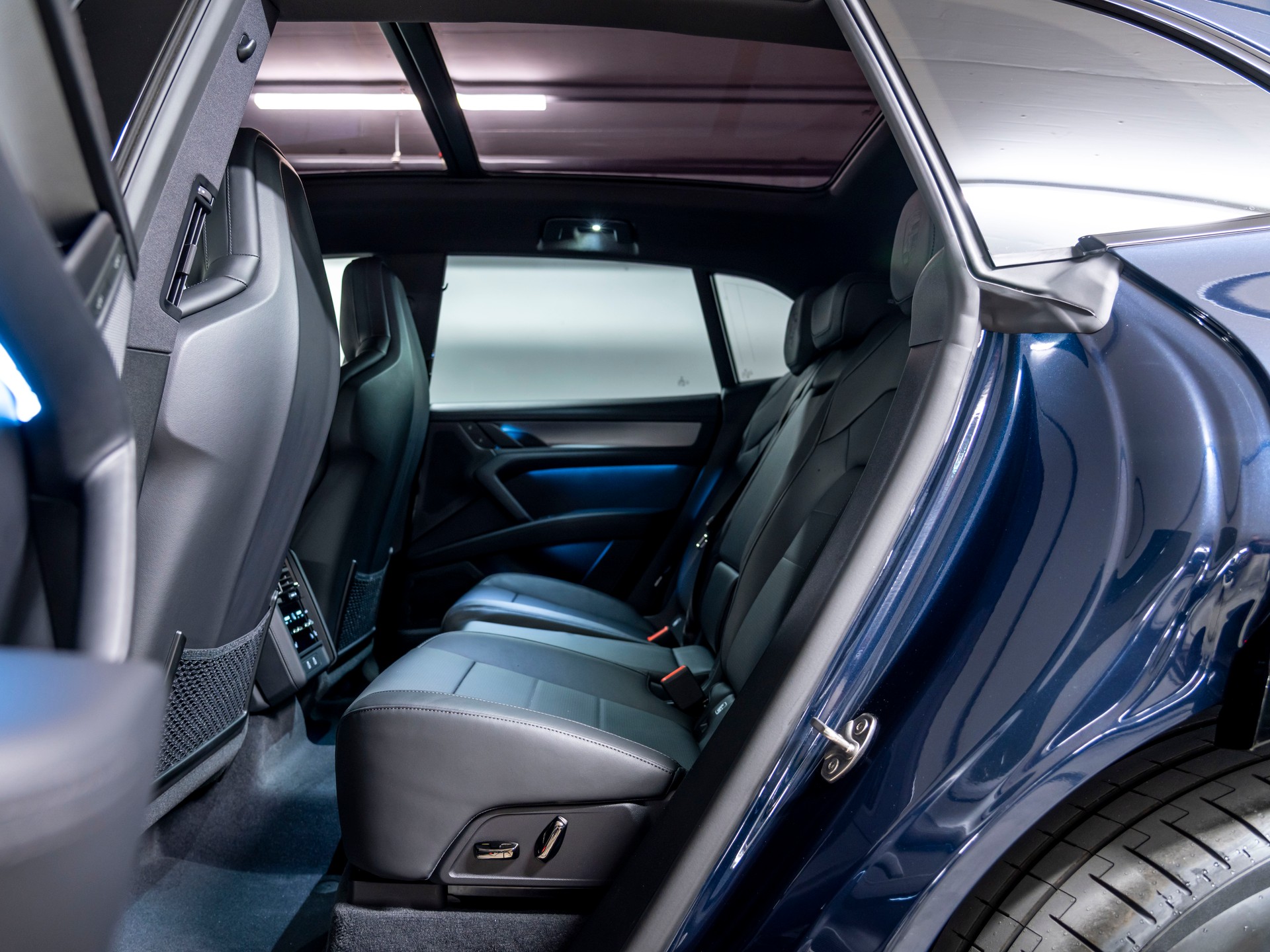 PORSCHE Cayenne S Electric 113 kWh-image-24
