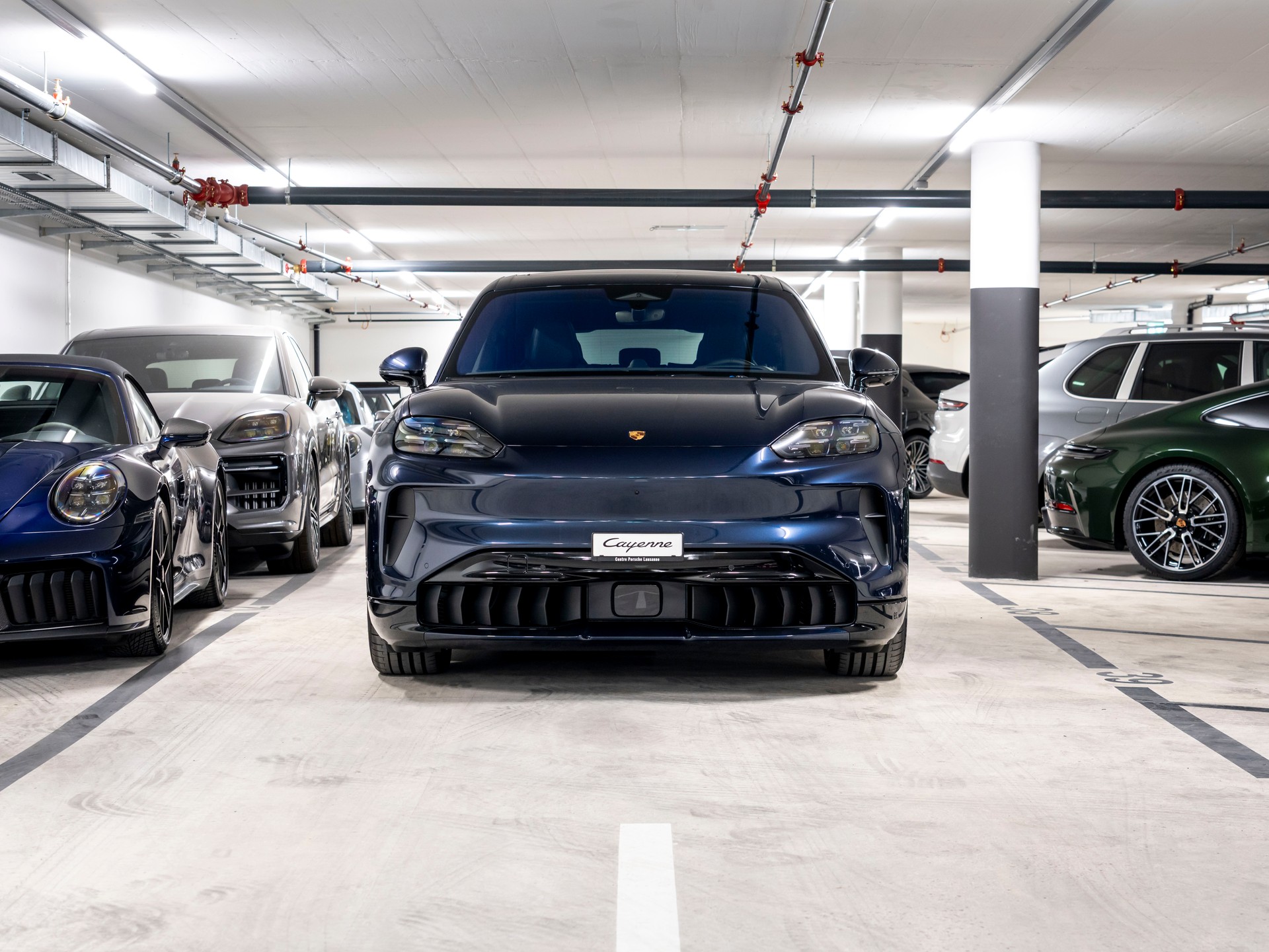 PORSCHE Cayenne S Electric 113 kWh-showroom-element-3