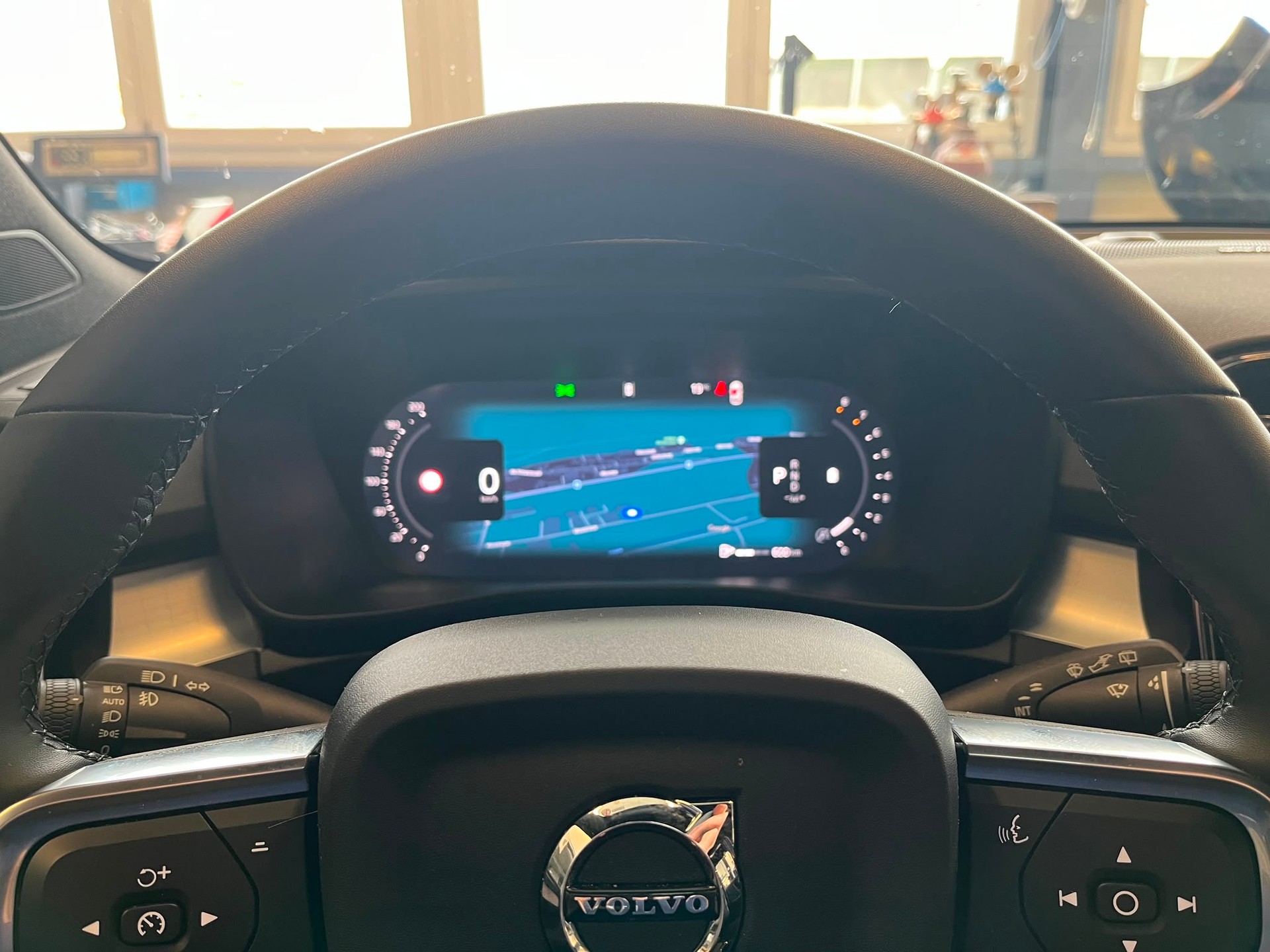 VOLVO XC40 B4 BENZIN MILD HYBRID "ULTRA BLACK EDITION" DCT CH WAGEN.-image-26