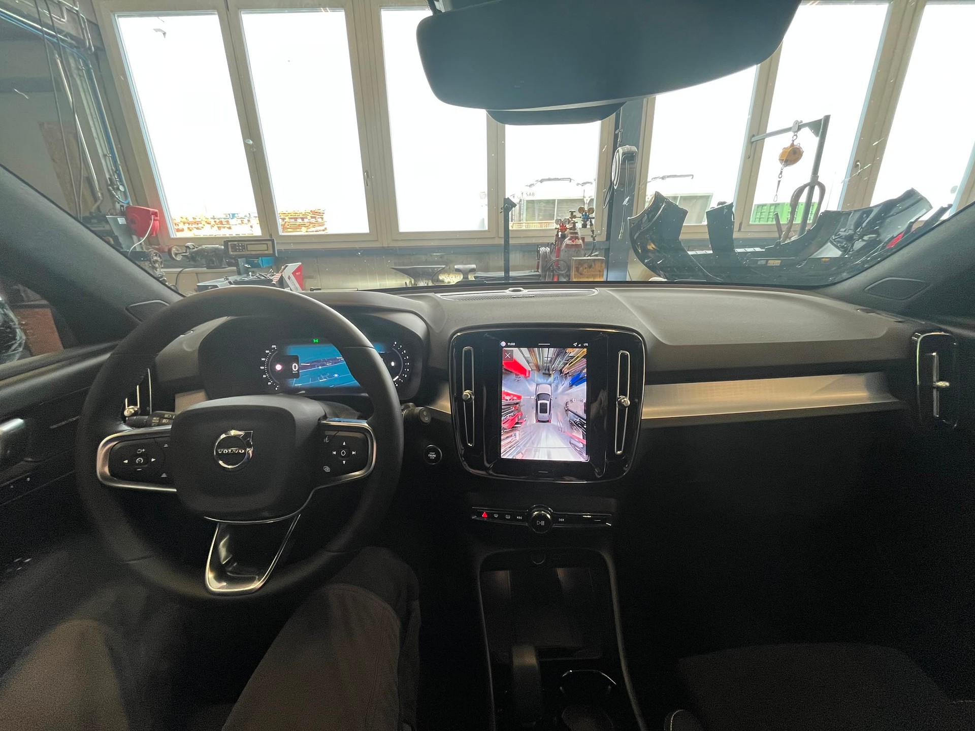 VOLVO XC40 B4 BENZIN MILD HYBRID "ULTRA BLACK EDITION" DCT CH WAGEN.-image-25