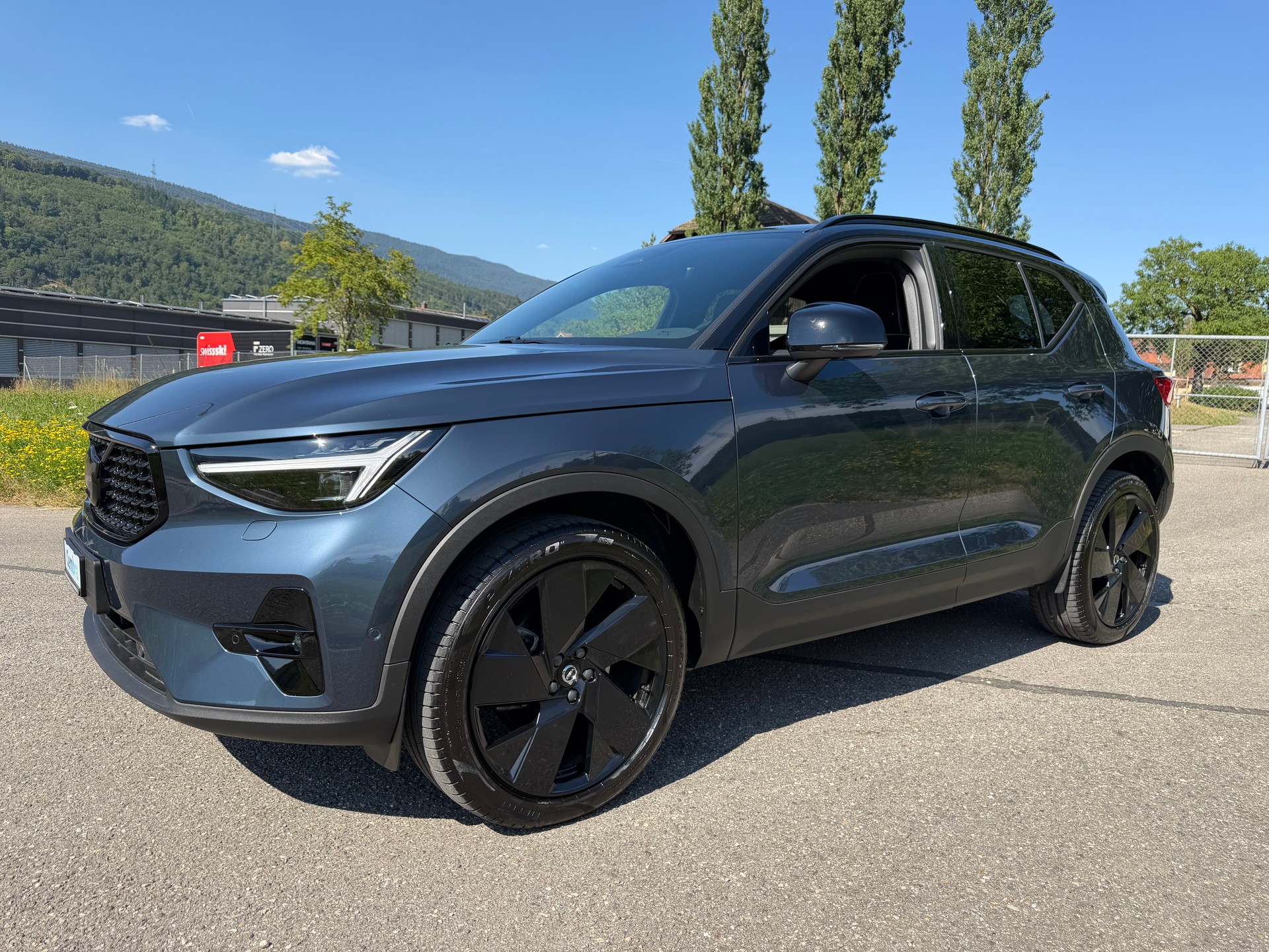 VOLVO XC40 B4 BENZIN MILD HYBRID "ULTRA BLACK EDITION" DCT CH WAGEN.-image-17