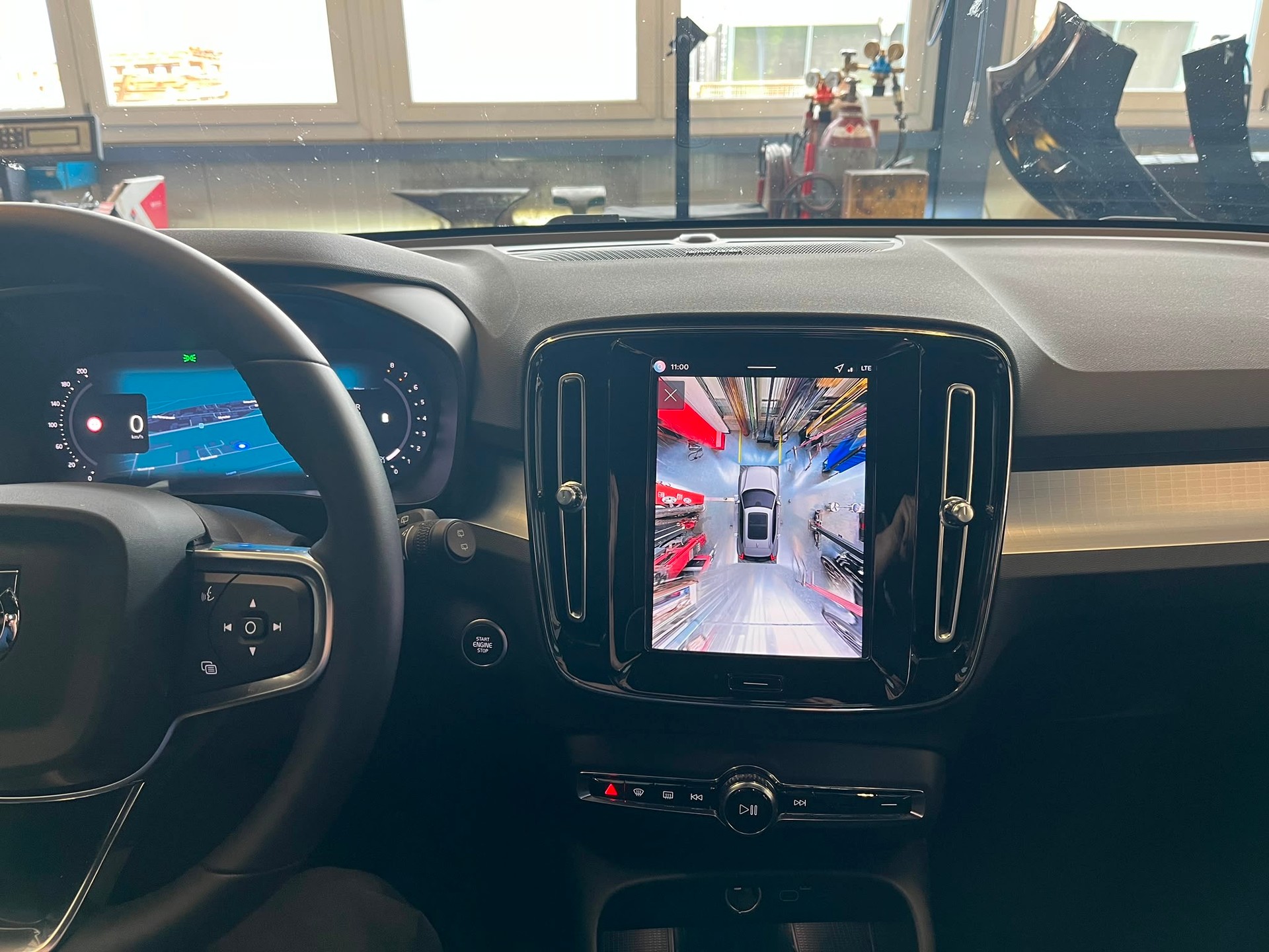 VOLVO XC40 B4 BENZIN MILD HYBRID "ULTRA BLACK EDITION" DCT CH WAGEN.-image-22