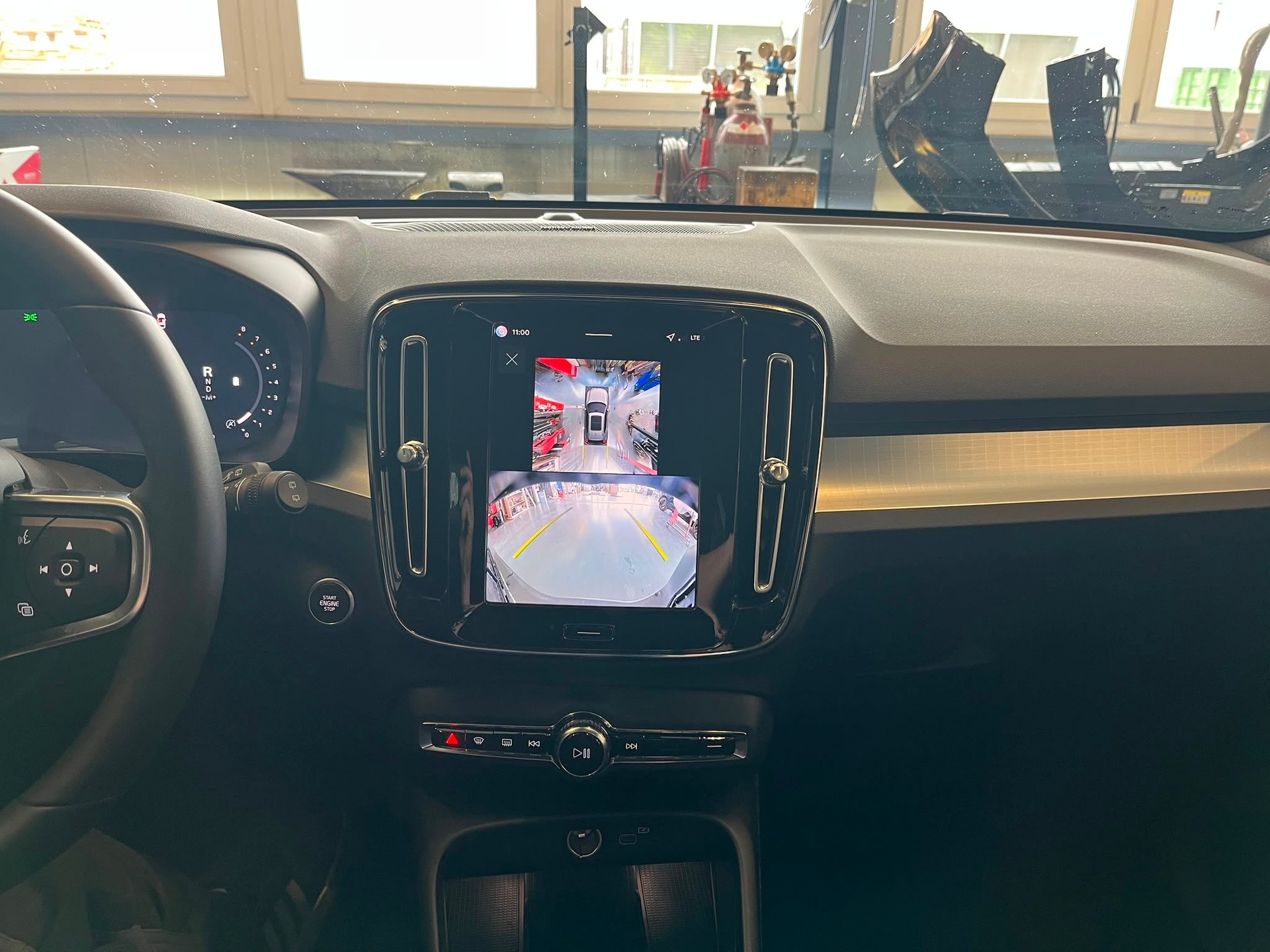 VOLVO XC40 B4 BENZIN MILD HYBRID "ULTRA BLACK EDITION" DCT CH WAGEN.-image-27