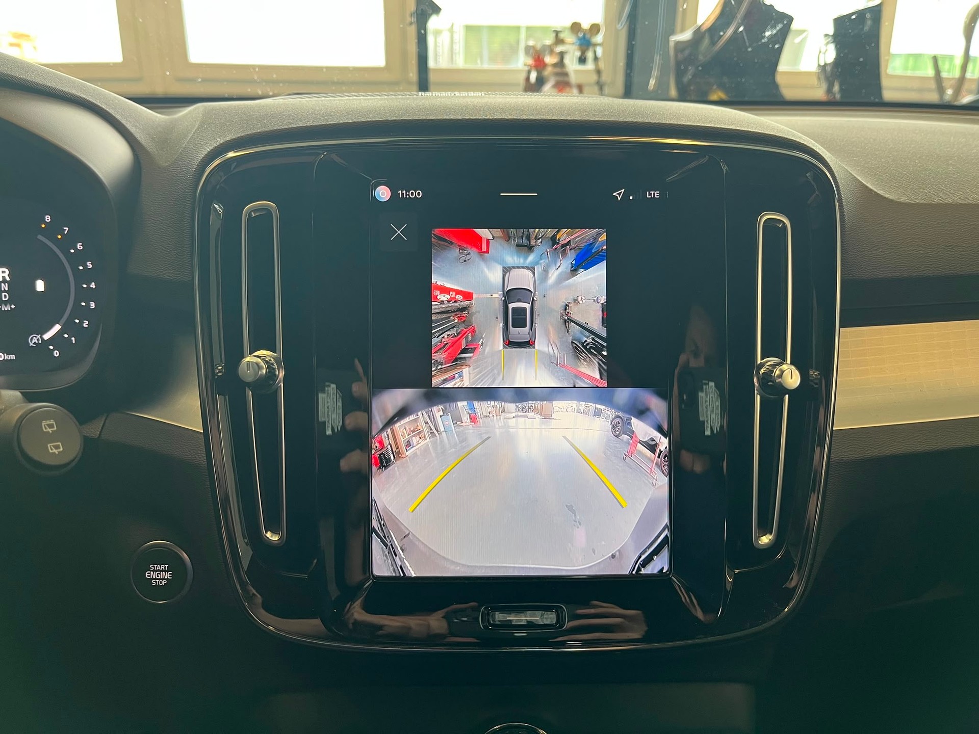 VOLVO XC40 B4 BENZIN MILD HYBRID "ULTRA BLACK EDITION" DCT CH WAGEN.-image-8