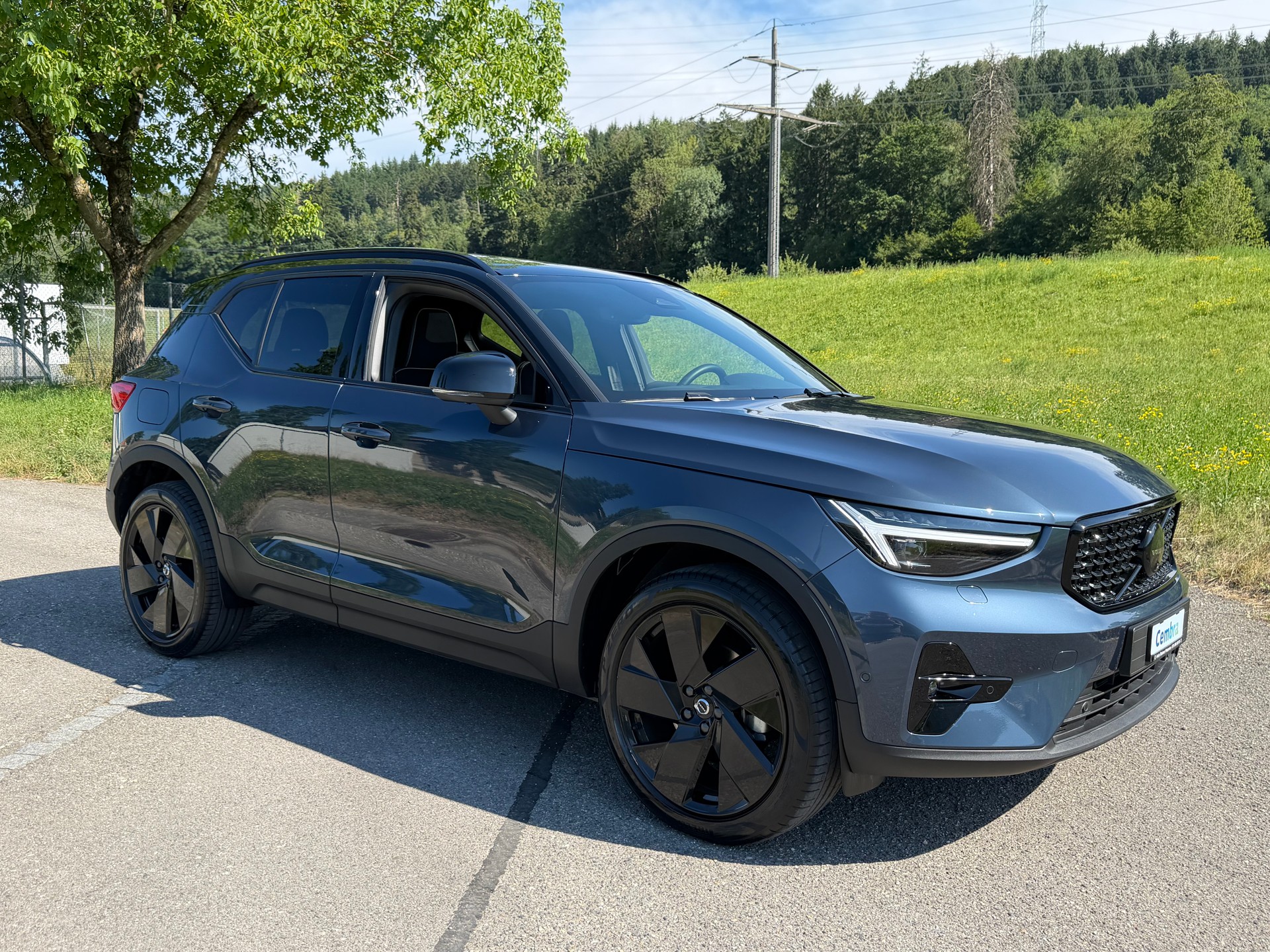 VOLVO XC40 B4 BENZIN MILD HYBRID "ULTRA BLACK EDITION" DCT CH WAGEN.