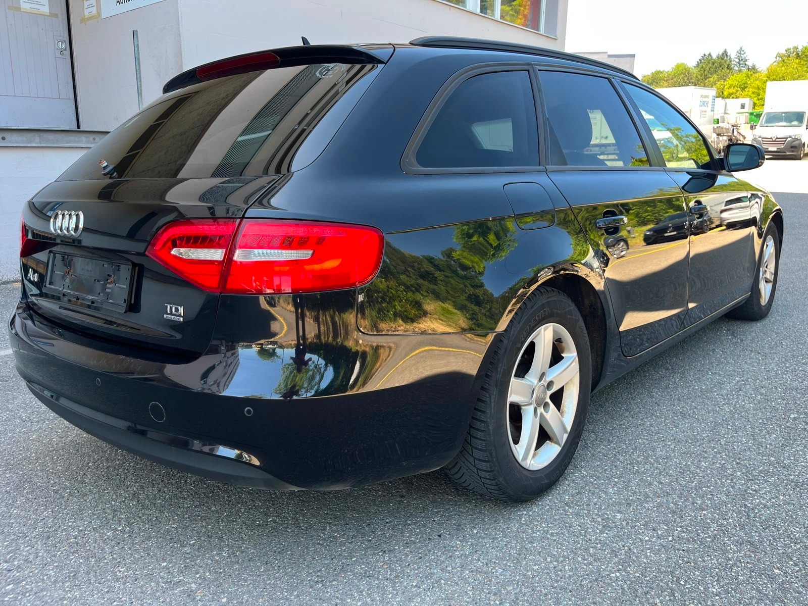 AUDI A4 Avant 2.0 TDI quattro-showroom-element-3