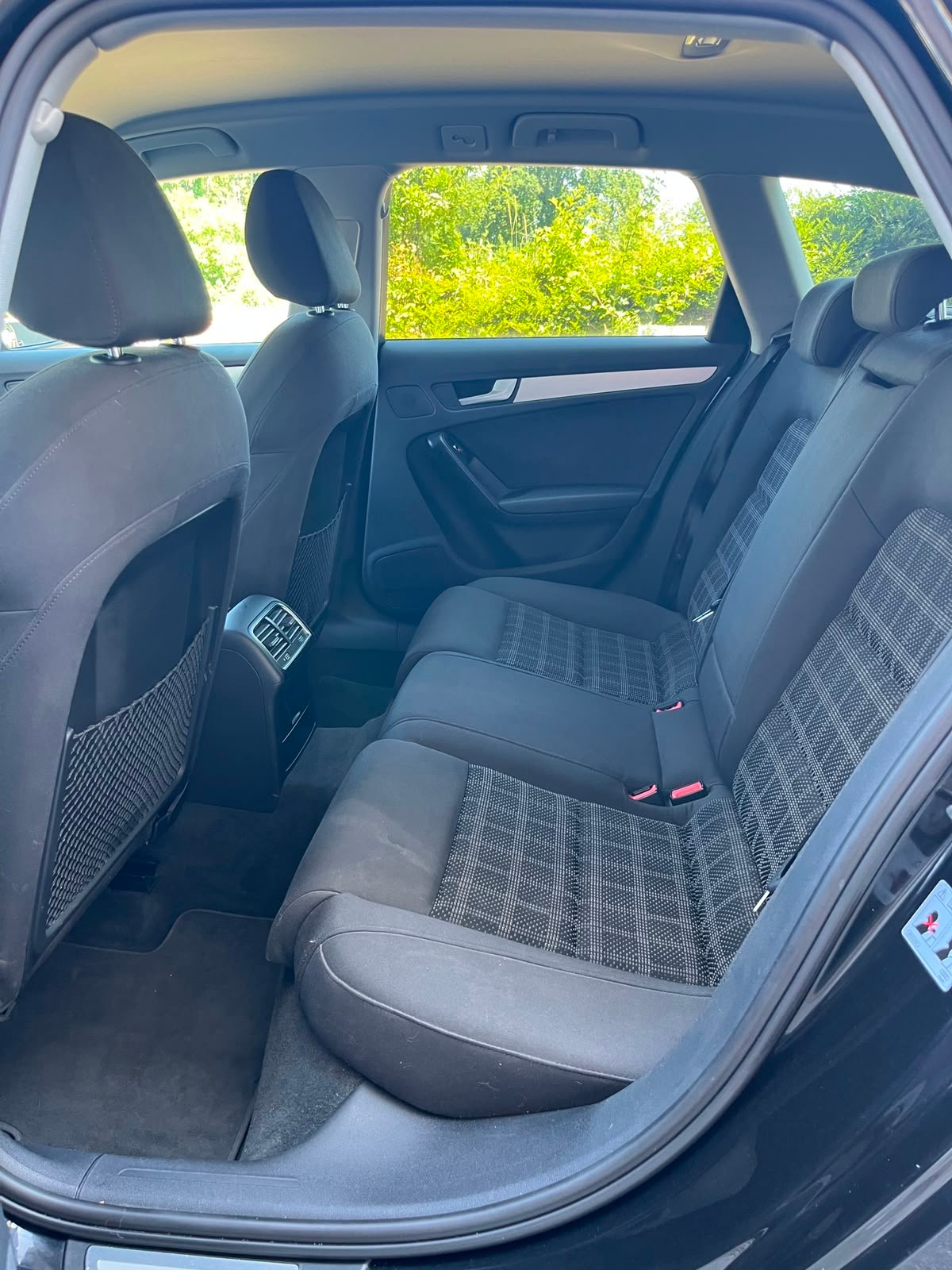 AUDI A4 Avant 2.0 TDI quattro-image-13