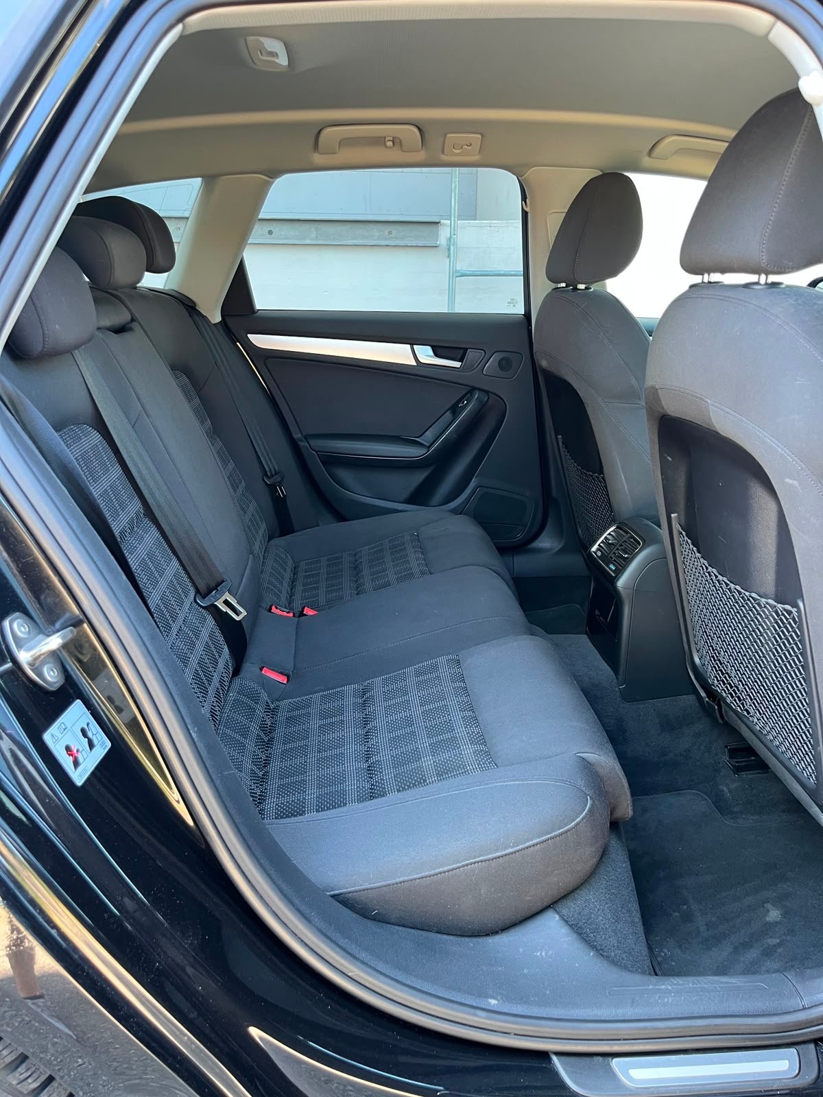 AUDI A4 Avant 2.0 TDI quattro-image-12