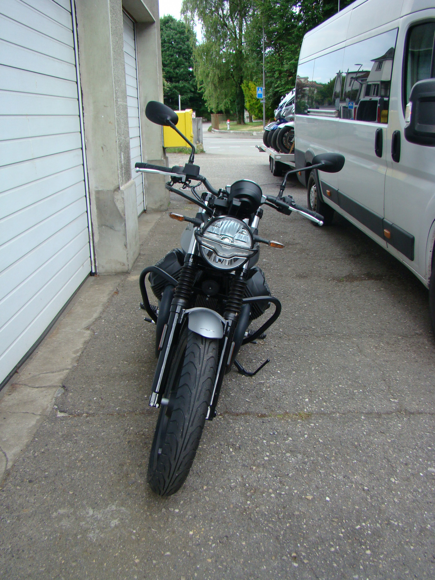 MOTO GUZZI V7 850 Stone-image-1