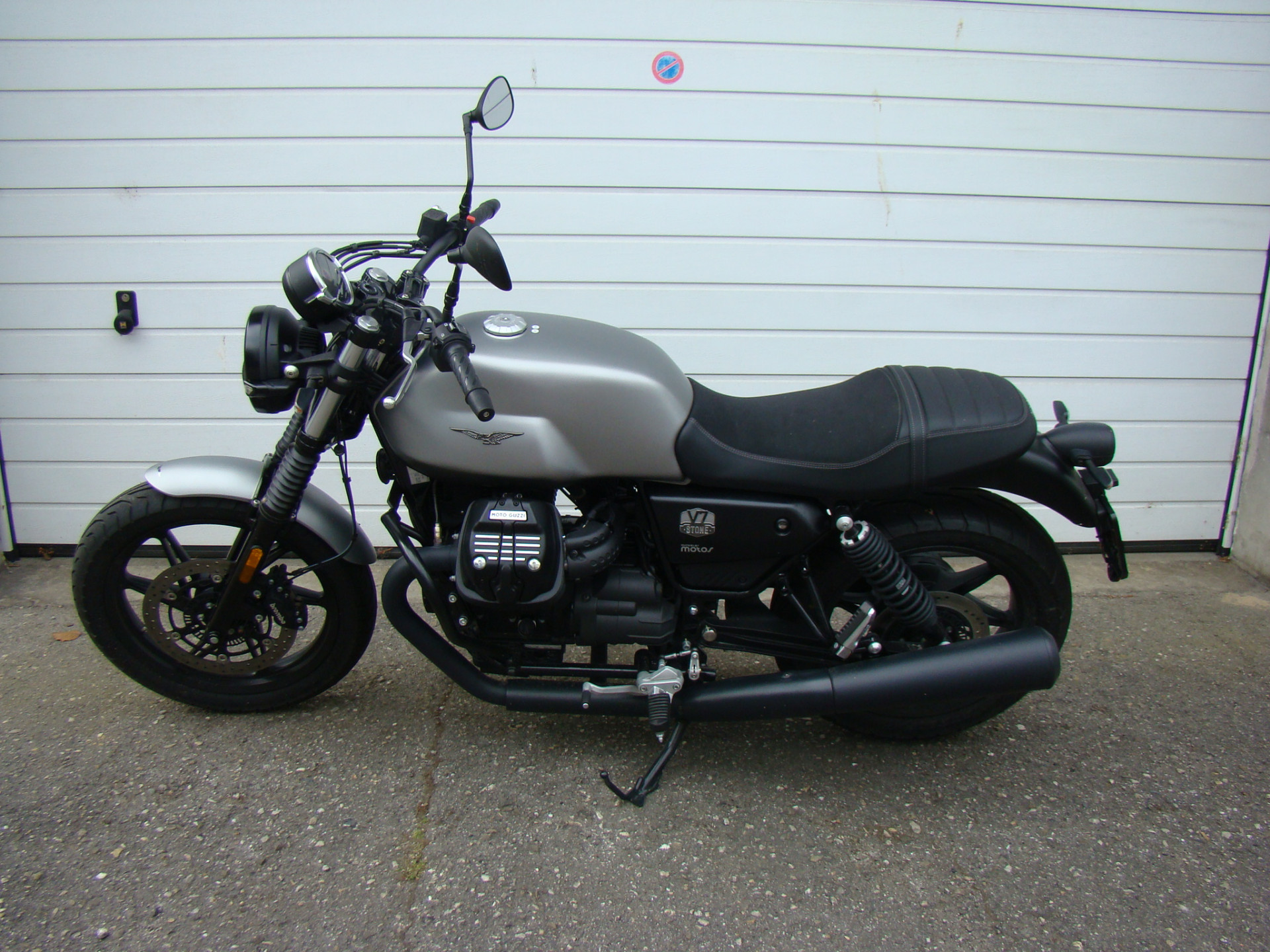 MOTO GUZZI V7 850 Stone-image-0