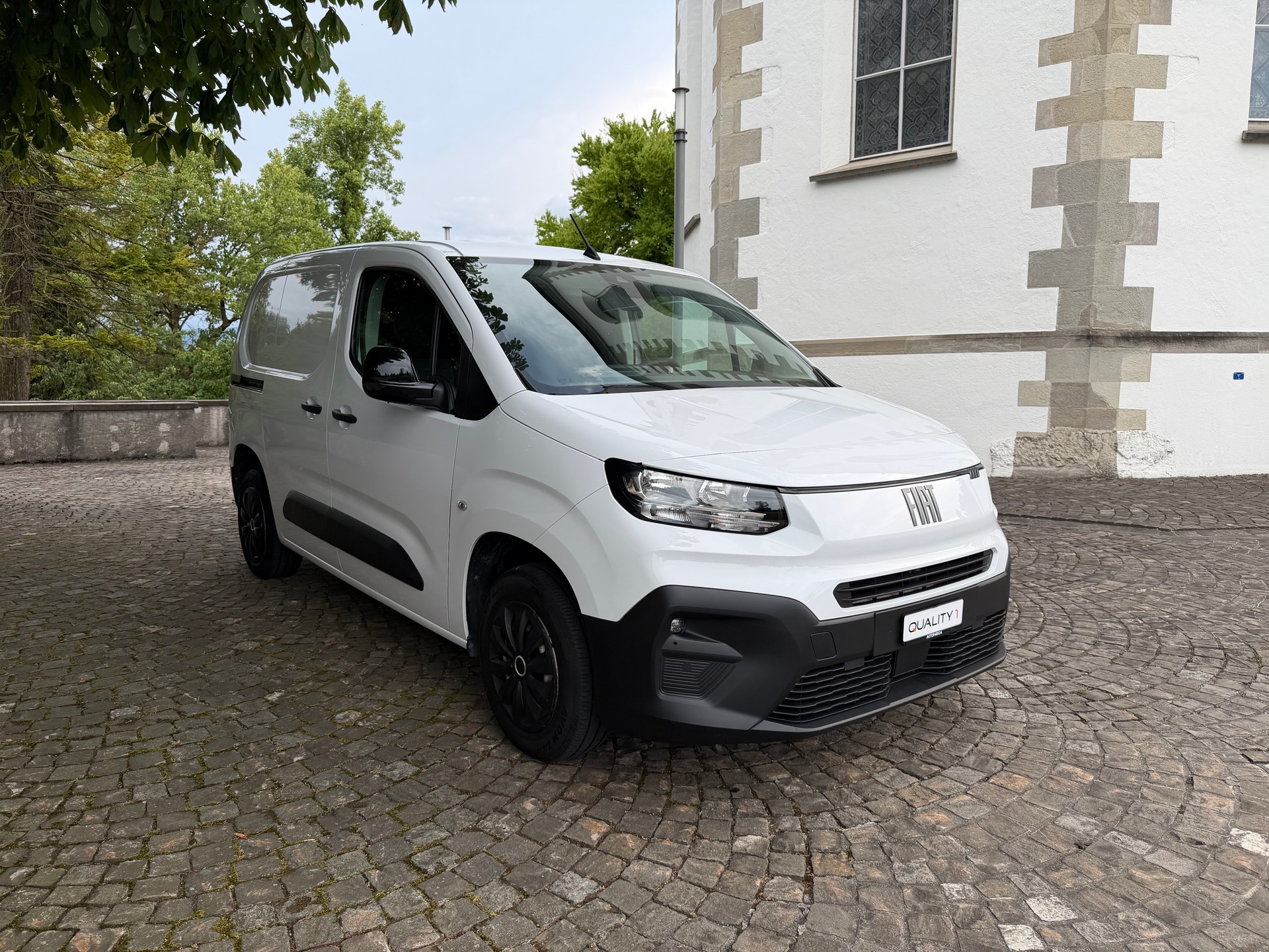 FIAT Doblo 1.2 L1 Easy Pro /1 Hand/Ab MFK/Service gepflegt/36 Monate Garantie exkl. / Anhängerkup./ Apple CarPlay /Klima/Tempomat/DAB-image-2