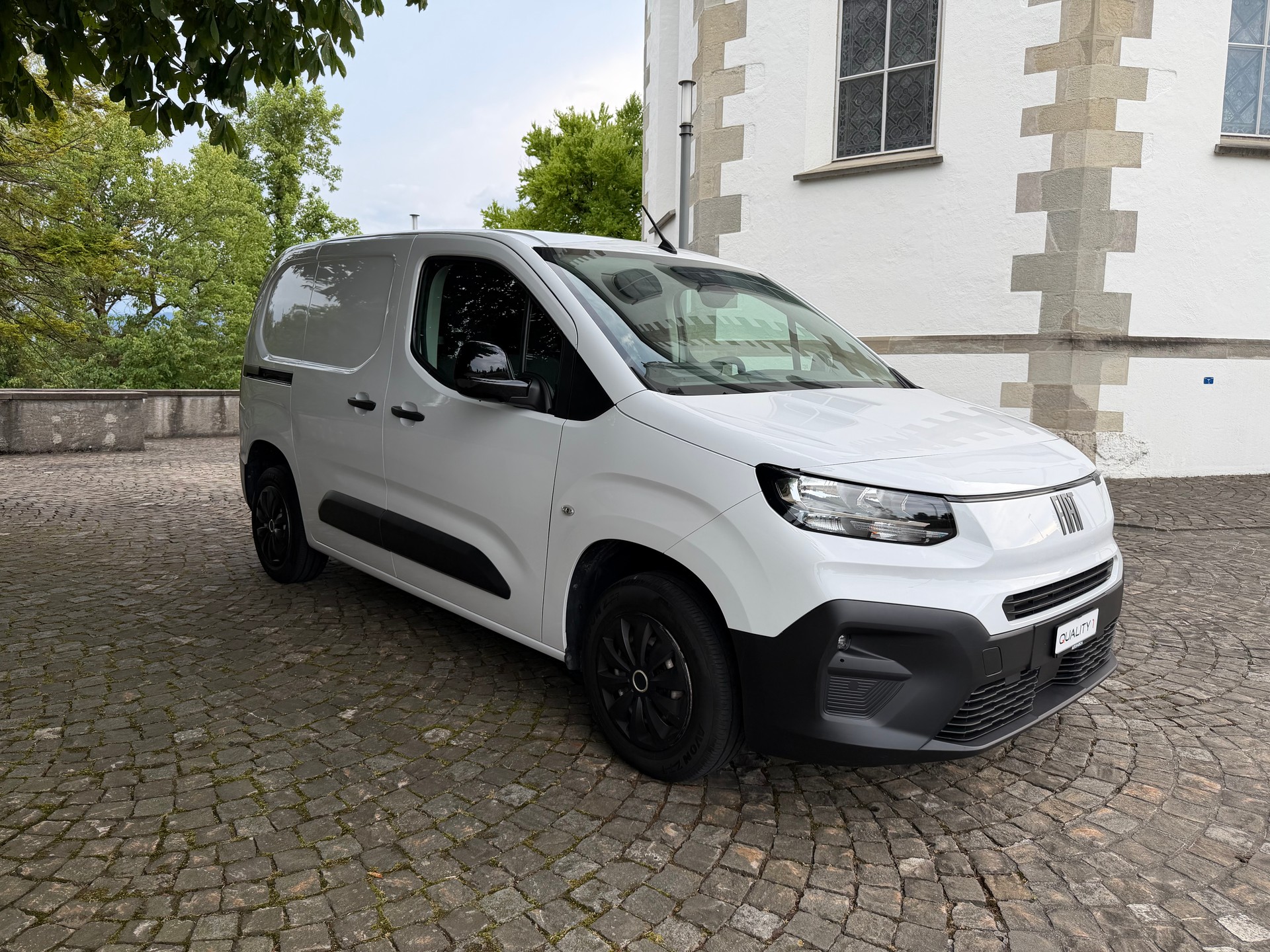FIAT Doblo 1.2 L1 Easy Pro /1 Hand/Ab MFK/Service gepflegt/36 Monate Garantie exkl. / Anhängerkup./ Apple CarPlay /Klima/Tempomat/DAB-image-3