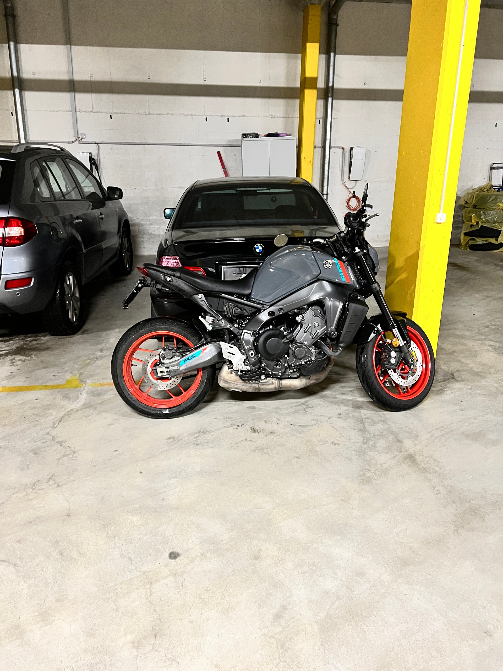 YAMAHA MT-09-image-2