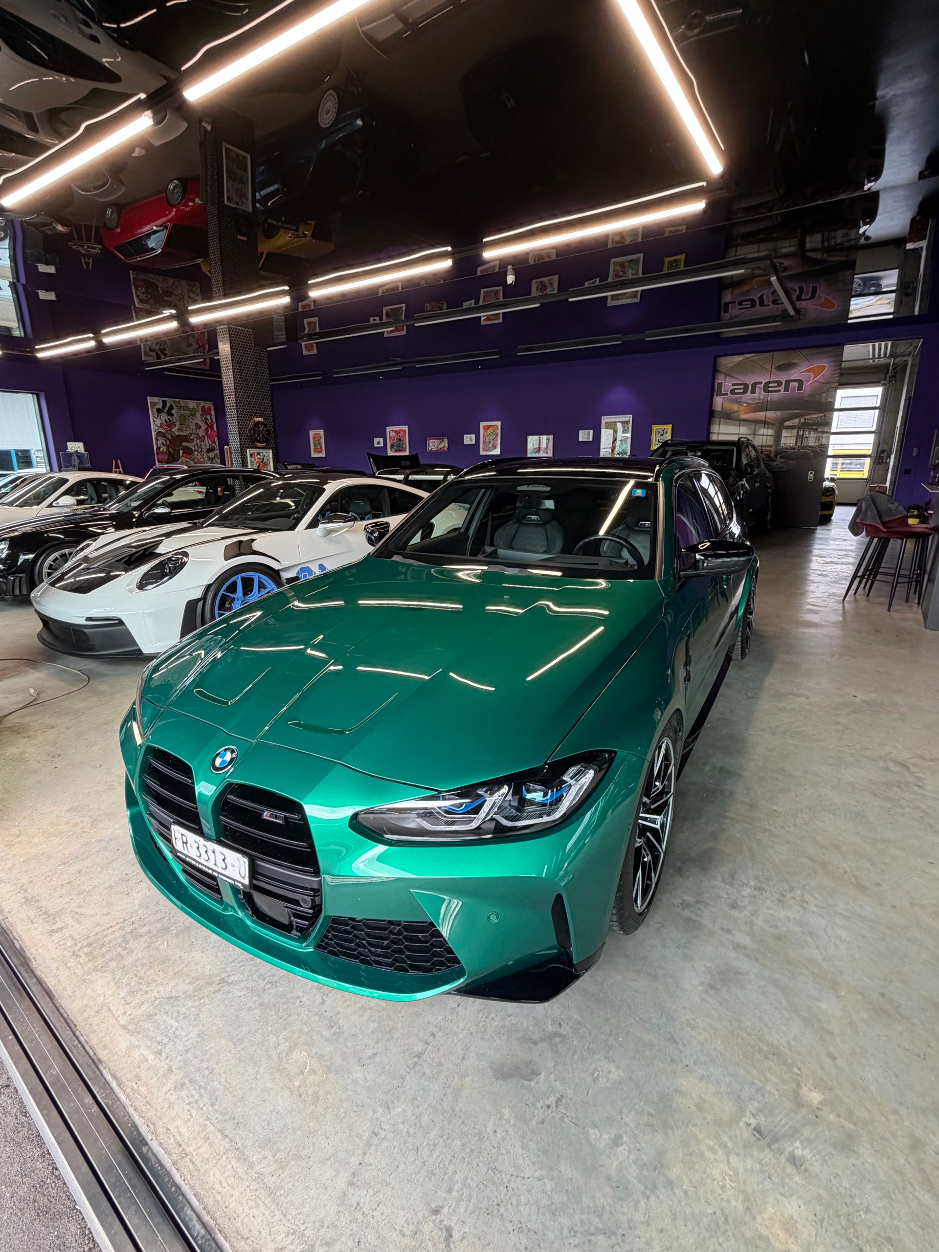 BMW M3 Touring xDrive Competition M-showroom-element-2
