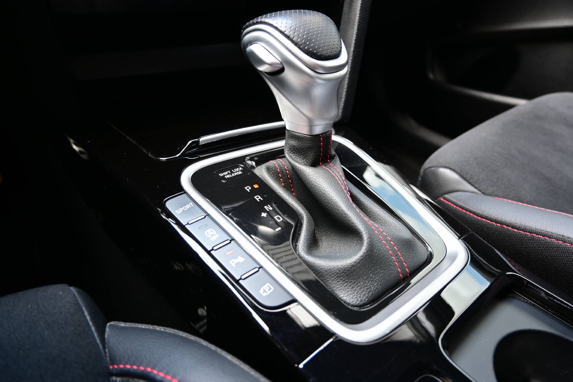 KIA ProCeed 1.6 T-GDi GT *Facelift*-image-18