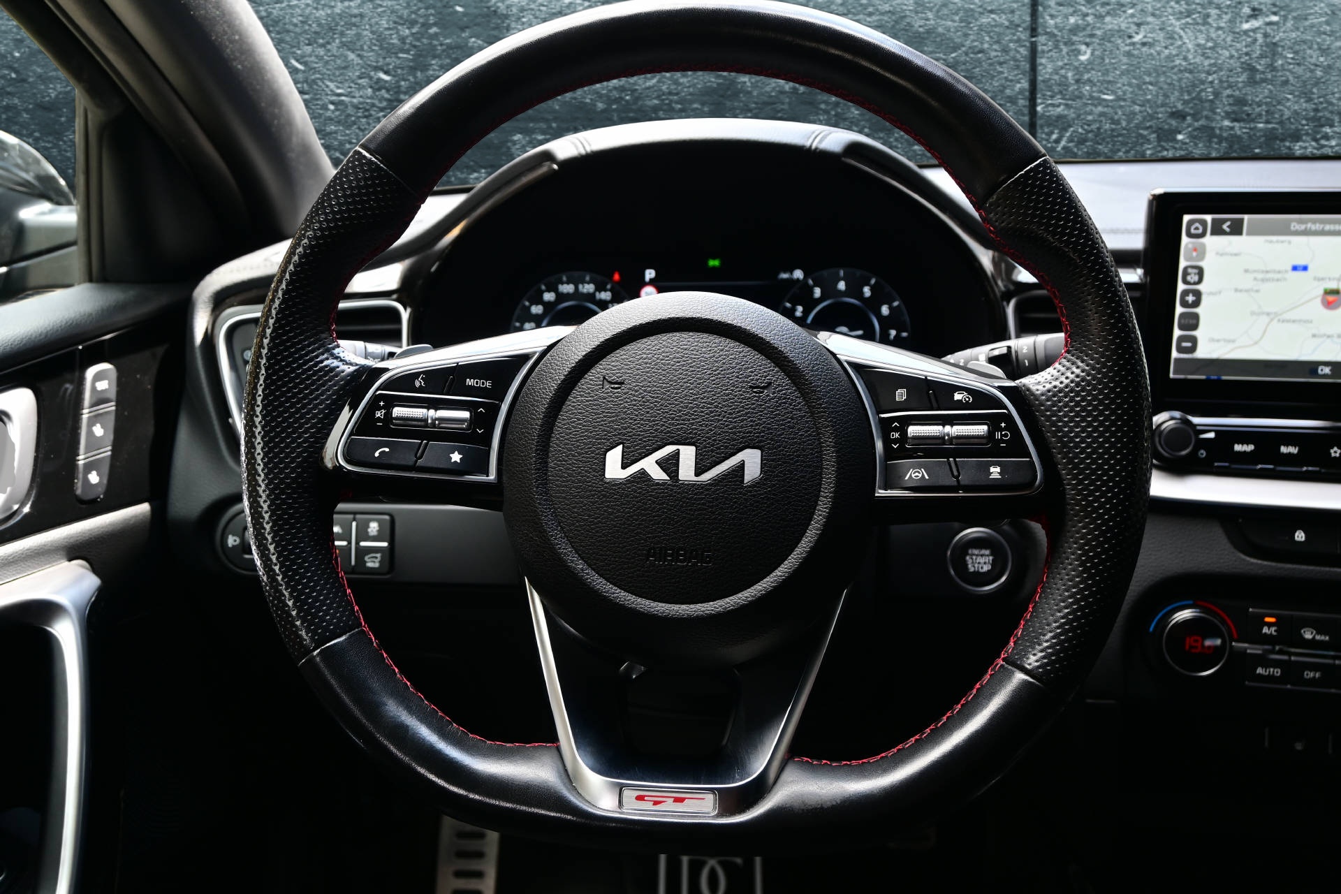 KIA ProCeed 1.6 T-GDi GT *Facelift*-image-15