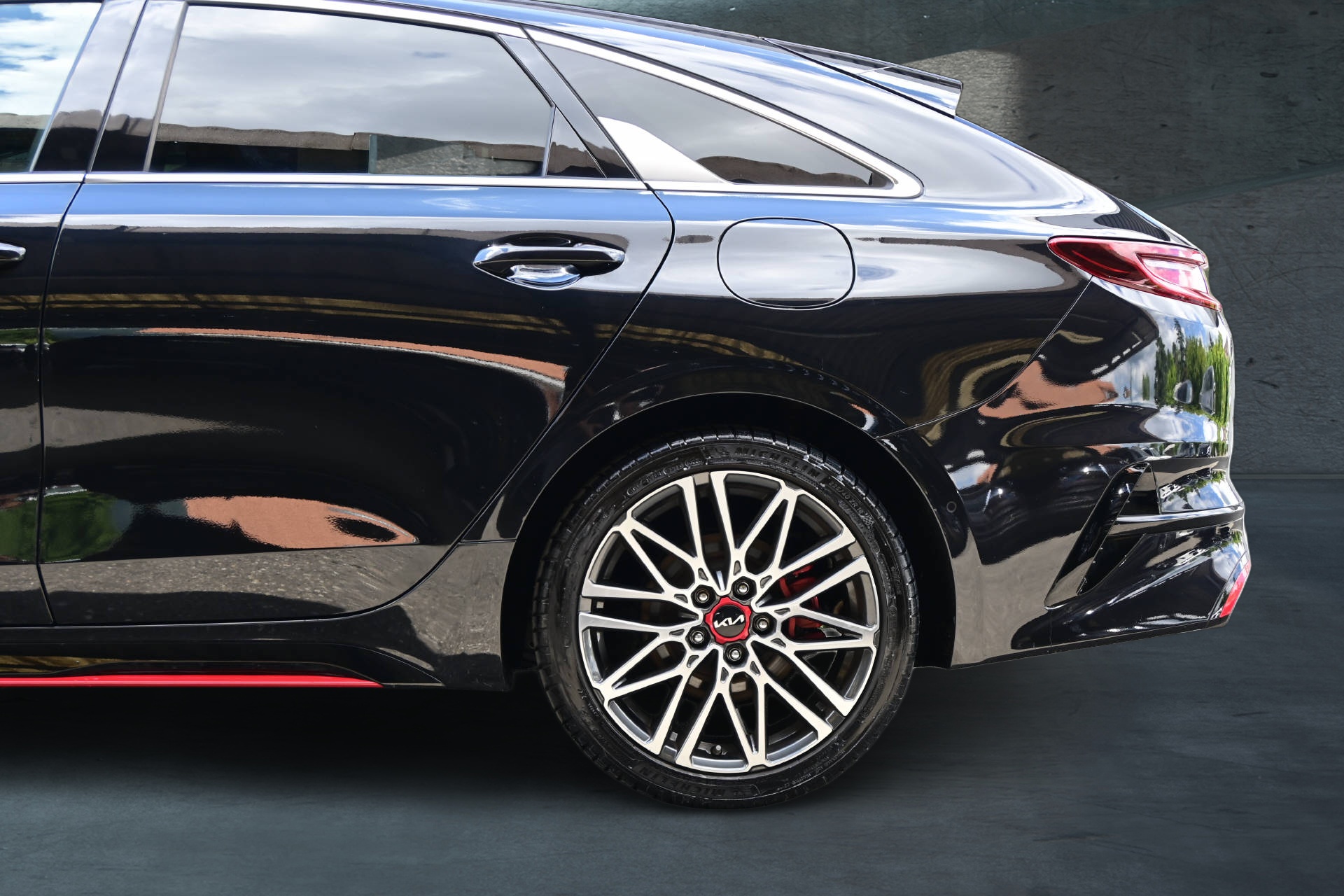 KIA ProCeed 1.6 T-GDi GT *Facelift*-image-4