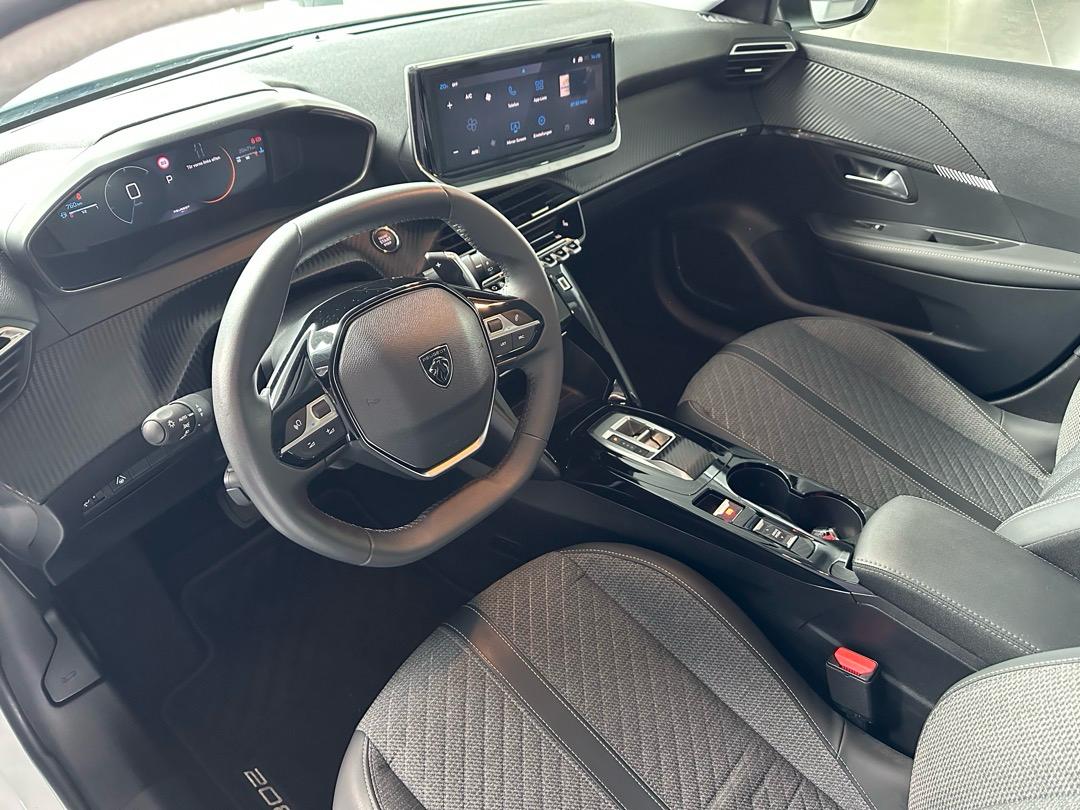 PEUGEOT 208 1.2 MHEV 110 Allure-image-6